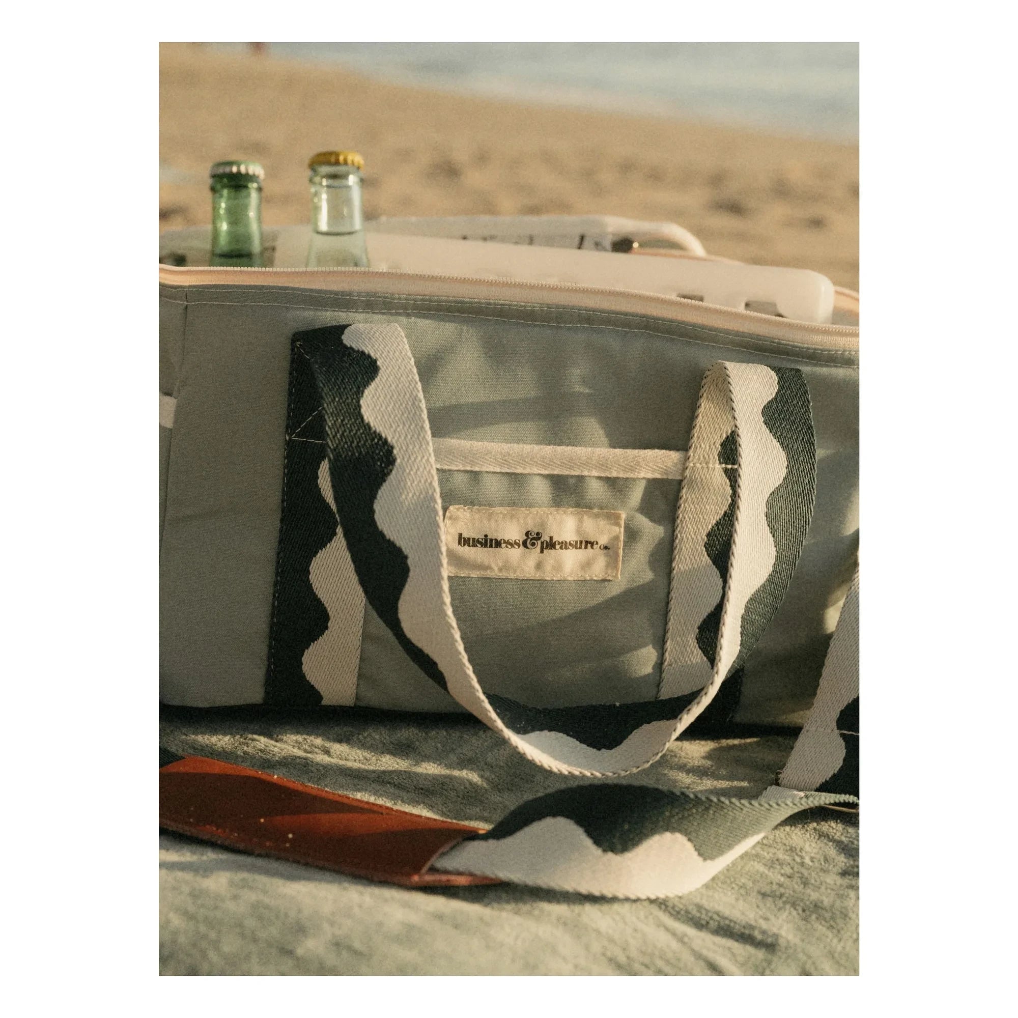 Business & Pleasure Co. – Premium-Kühltasche | Hellblau