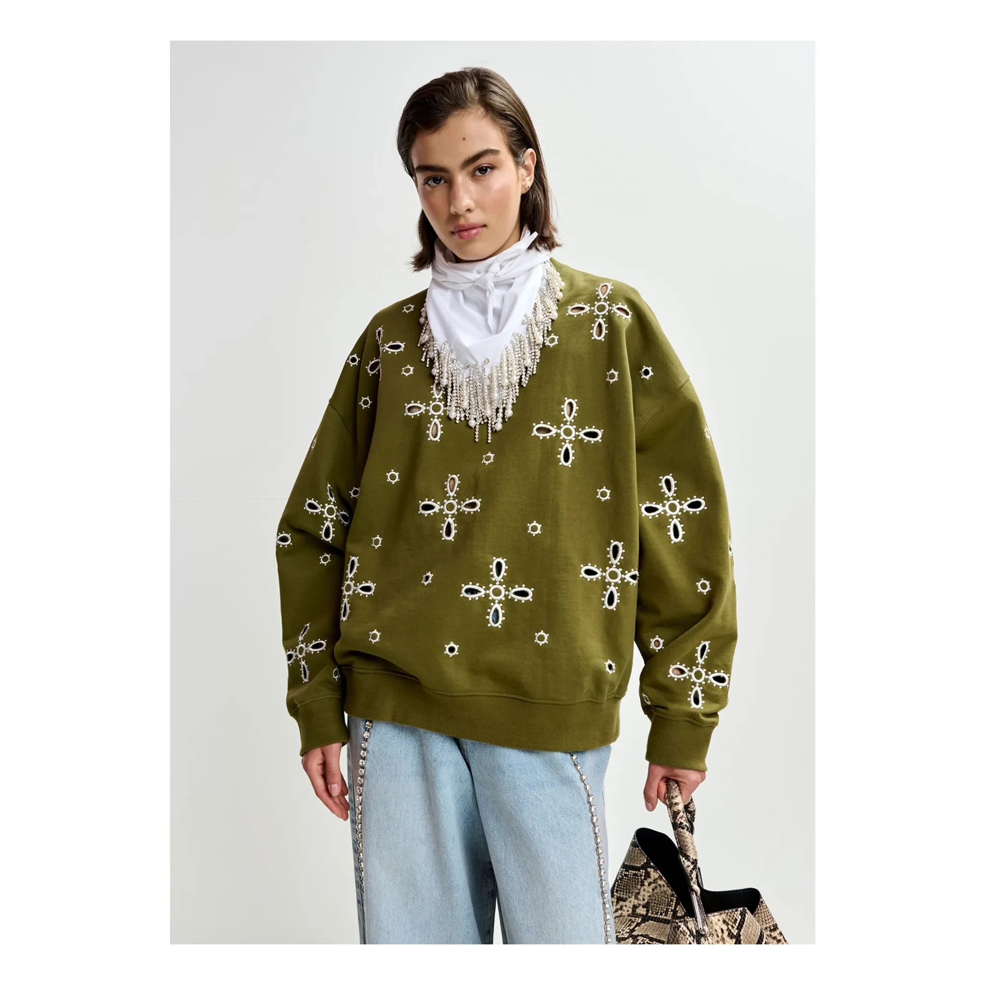 Essentiel Antwerp - Sweatshirt Jix mit Stickerei | Olivgrün