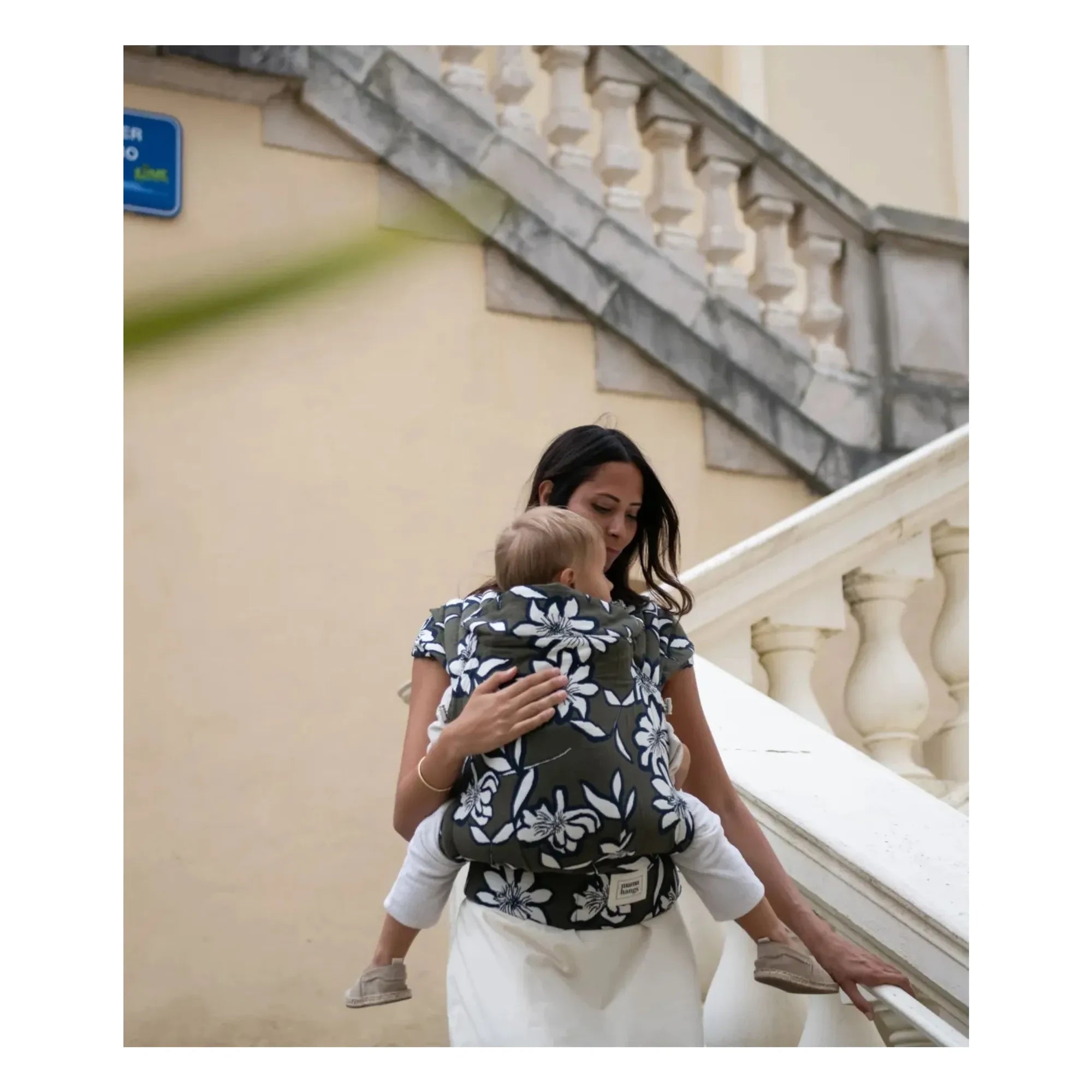 Mama Hangs - Babytrage Carry & Bloom | Khaki