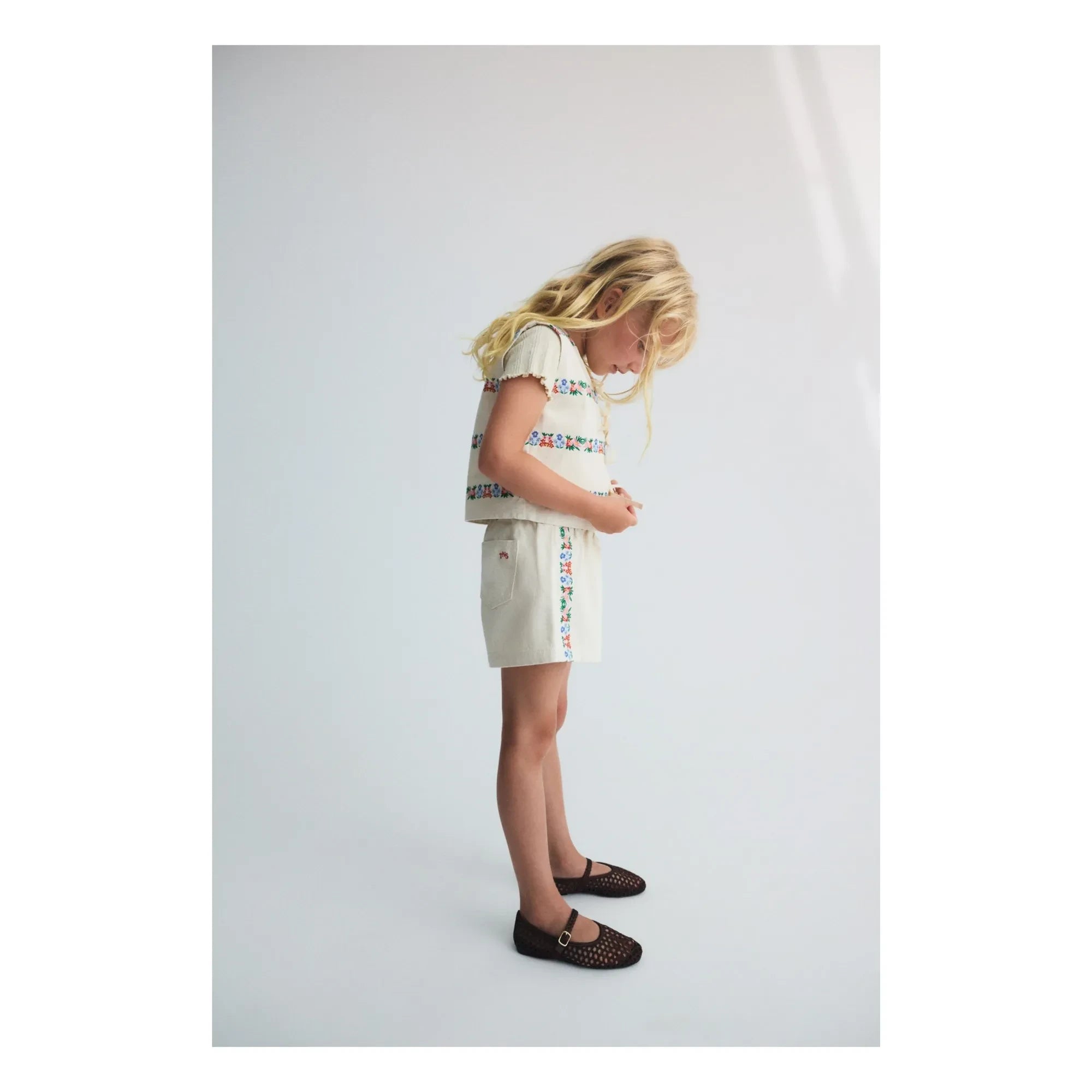 the new society - BCI Baumwolle Malva Blumen Bestickte Shorts | Ecru