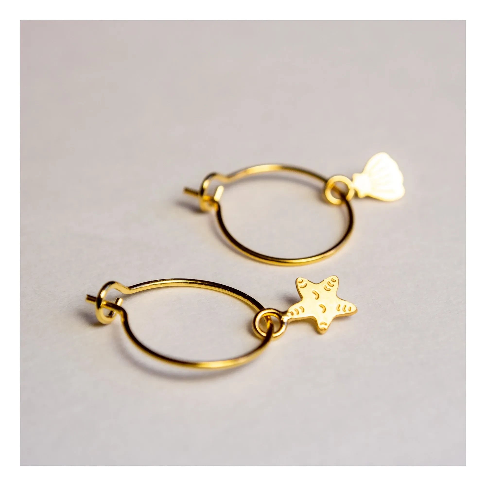 Adorabili - Asymmetrische Ringohrringe Perlmutt | Gold