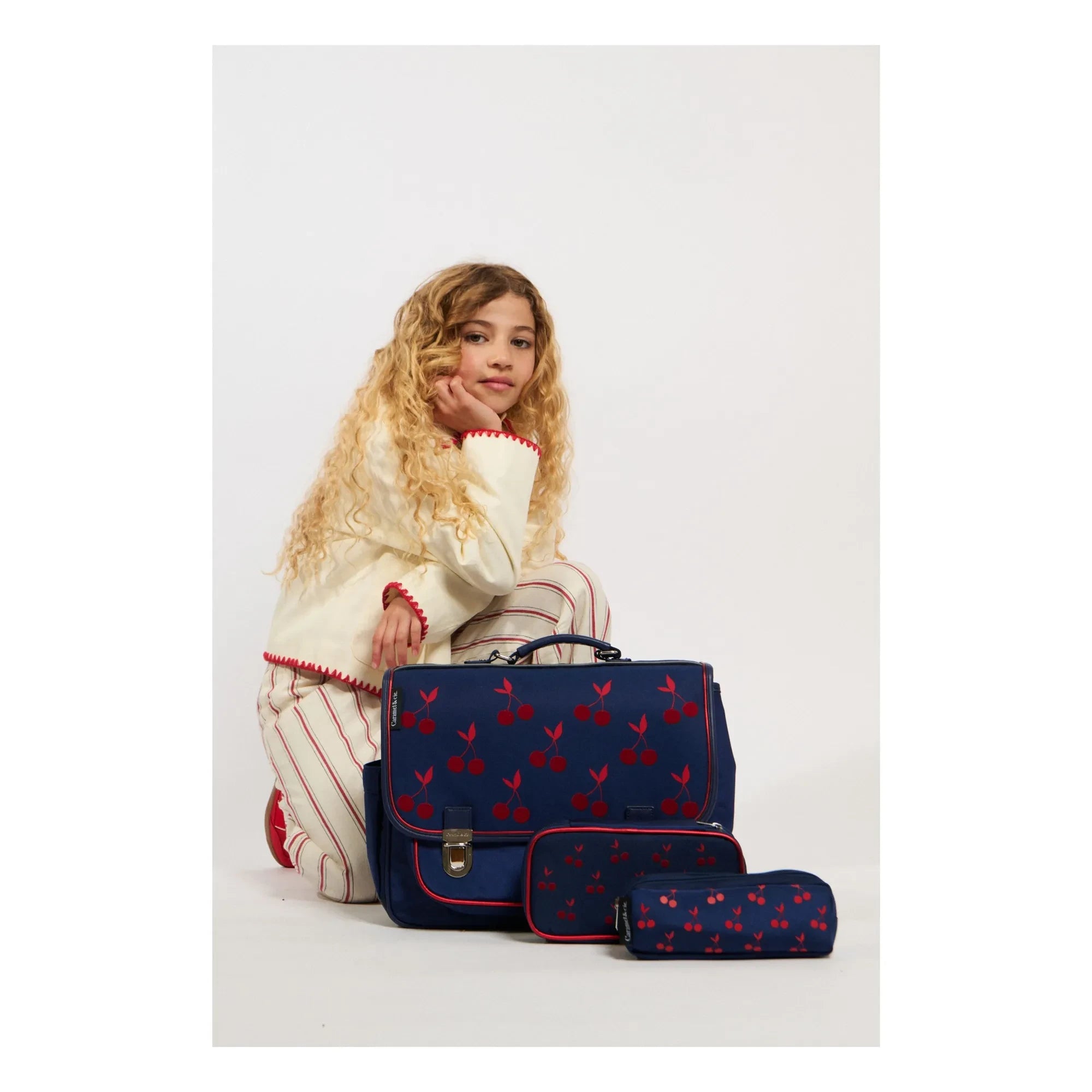 Caramel & Cie – Samt-Kirschen Handtasche | Marineblau