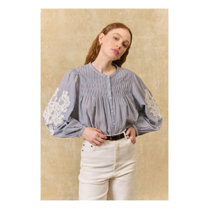 Louise Misha - Jally Gestreifte Bluse aus Bio-Baumwolle | Blau