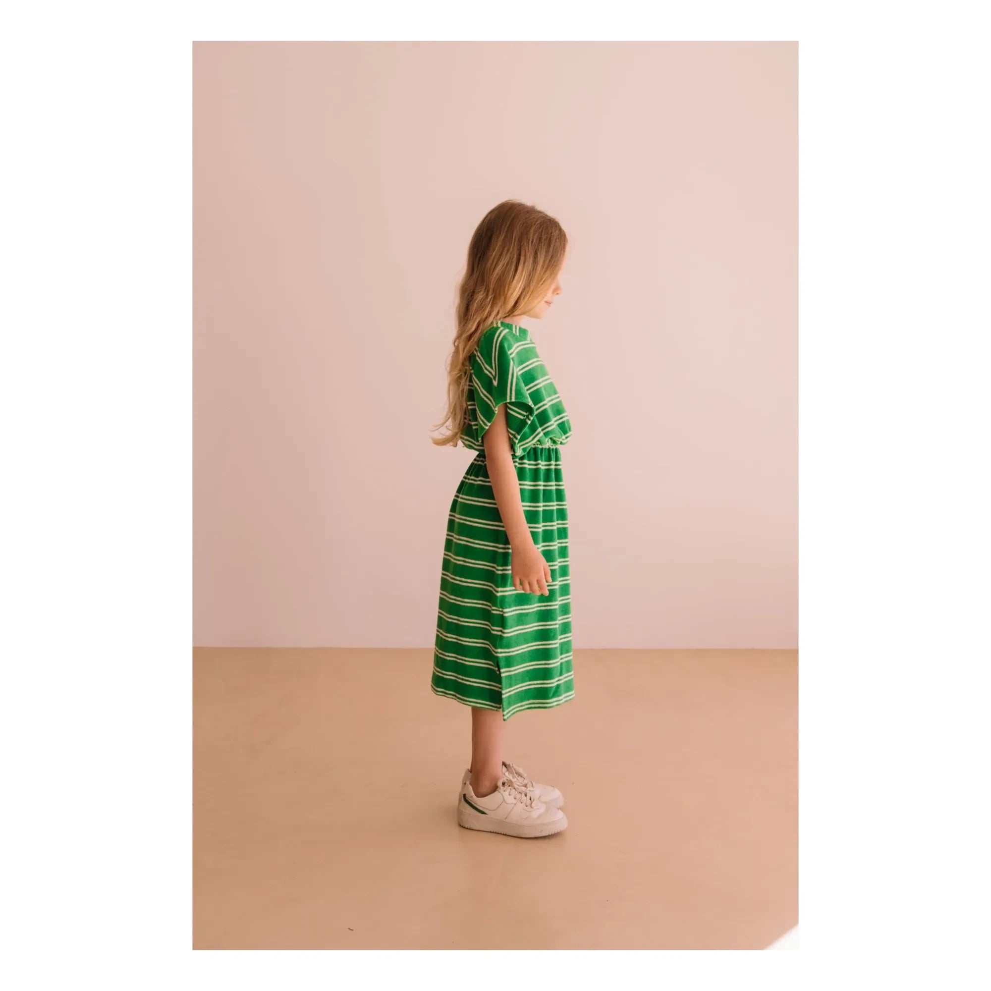 We Are Kids – Grün gestreiftes Bio-Baumwoll-Handtuchkleid