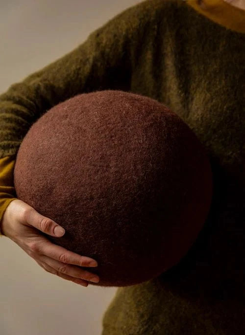 Muskhane - Filz-Pouf | Mahagoni