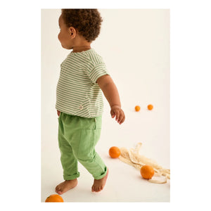 Cozmo - Gestreiftes Baby T-Shirt | Wiesengrün