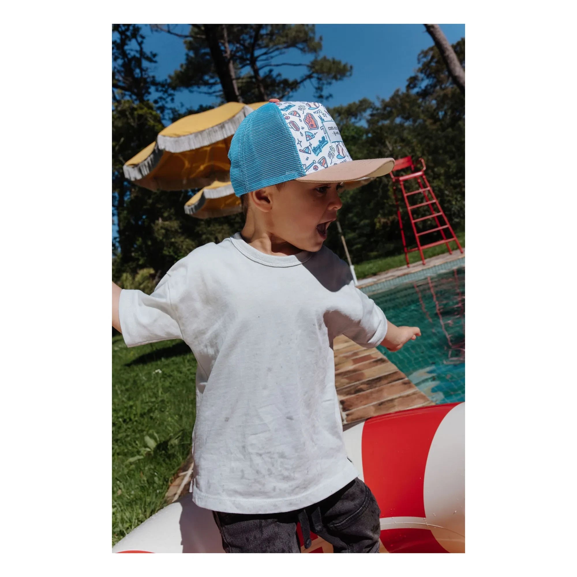 Hello Hossy - Baseball-Trucker-Kappe mit gebogenem Schirm Game Recycelte Fasern | Hellblau