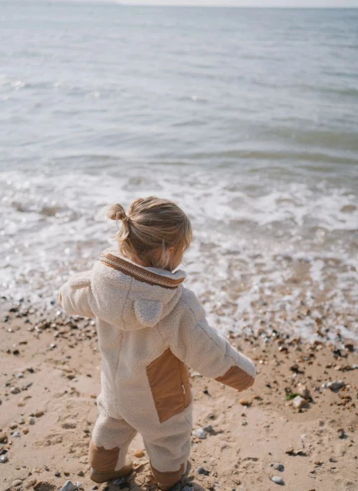 Töastie - Aus recycelten Fasern hergestellte Cloud Sherpa wasserdichte Jacke | Sand