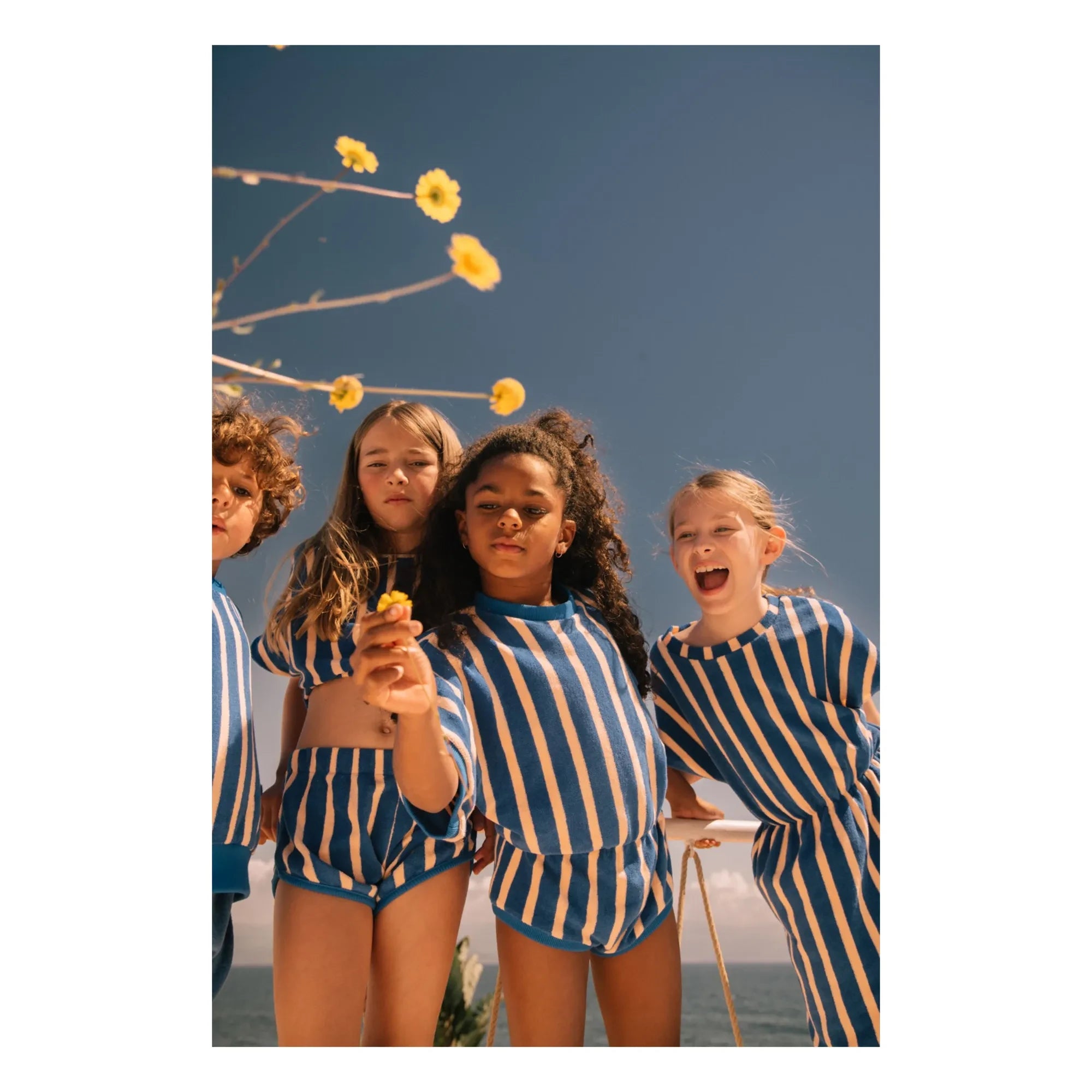 We Are Kids - Bree Gestreiftes Bio-Baumwoll Crop T-Shirt | Blau