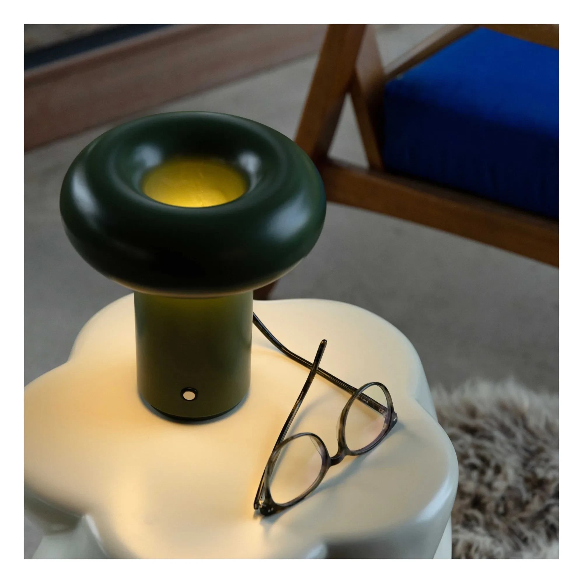 &Klevering - Glimpse tragbare Lampe | Moosgrün