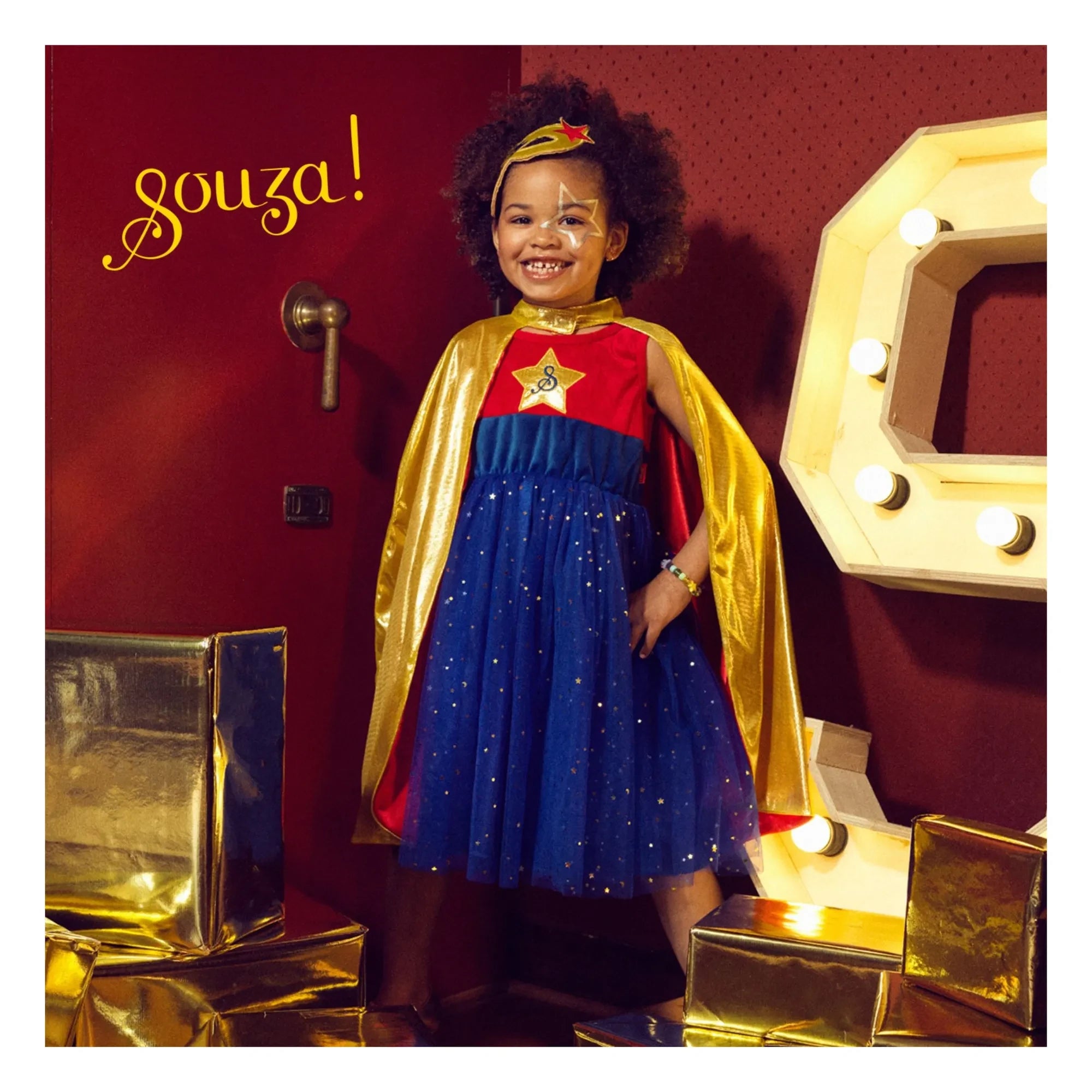 Souza - Im Superhelden-Outfit