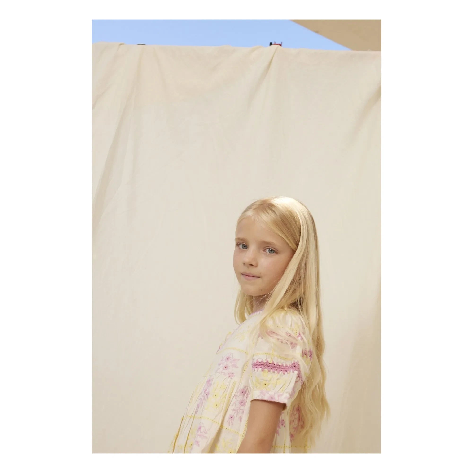 Bebe Organic - Besticktes Lätzchenkleid Alba | Gelb