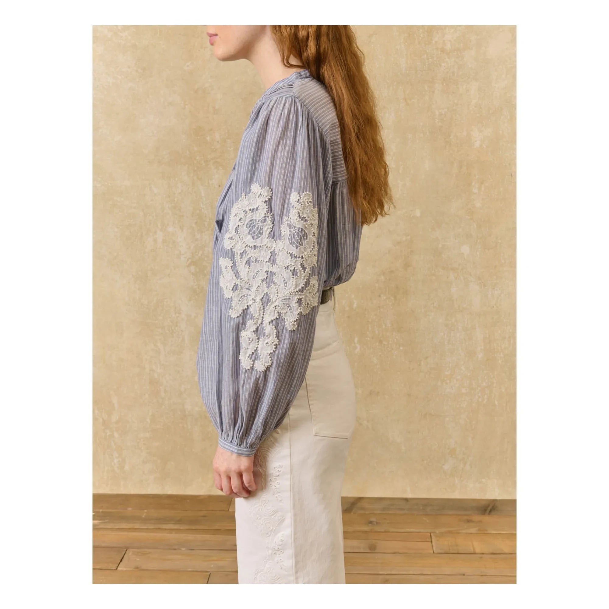 Louise Misha - Jally Gestreifte Bluse aus Bio-Baumwolle | Blau