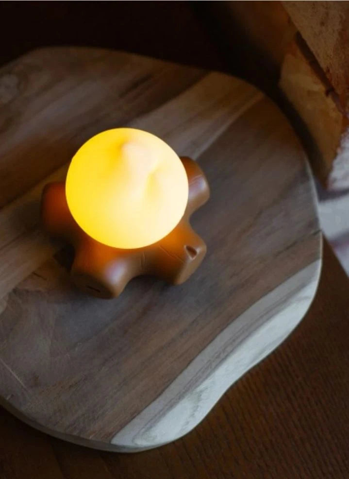 Mary's - Holzflammender Nachttischlampe | Braun