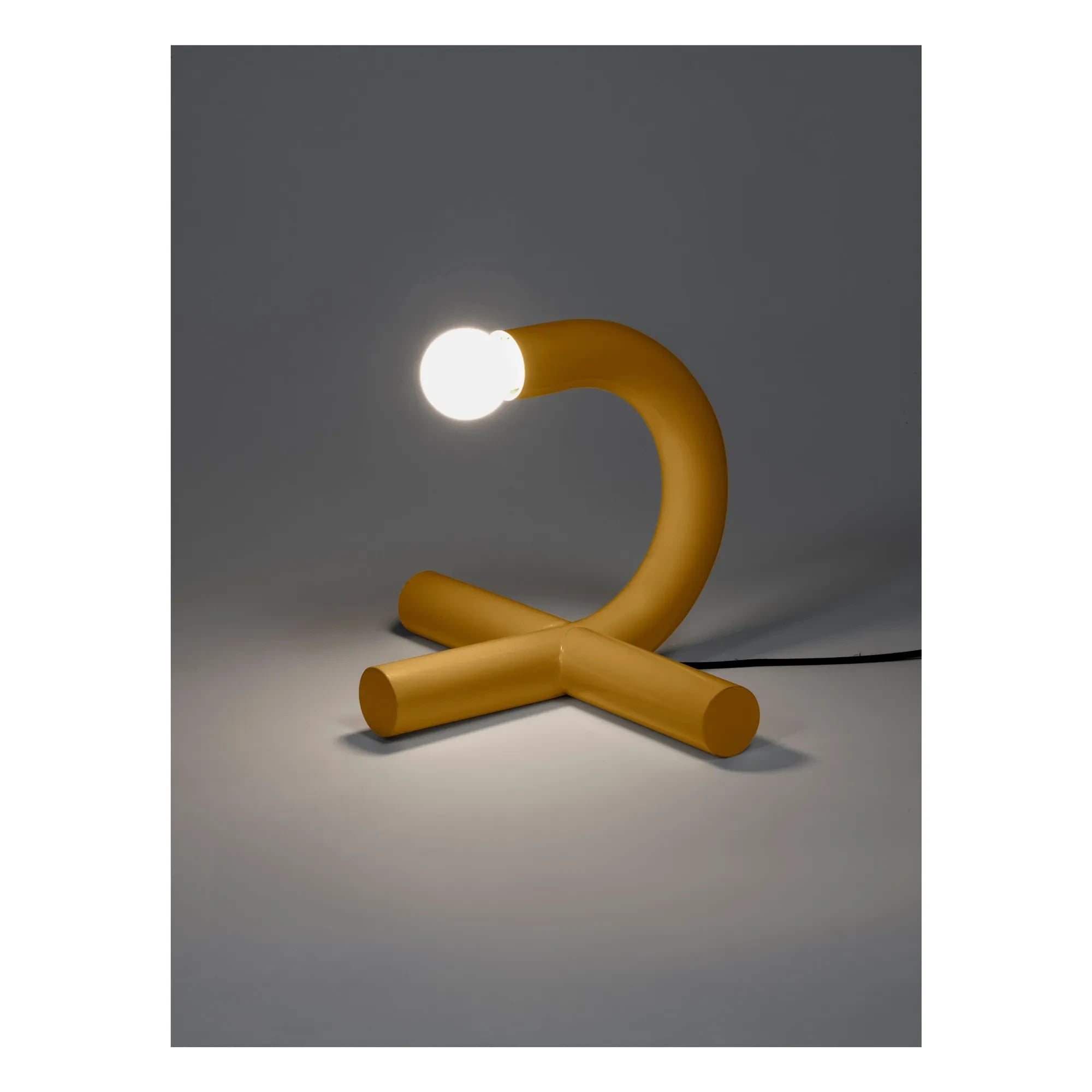 Valerie Objects - La Tre Tischleuchte | Gelb