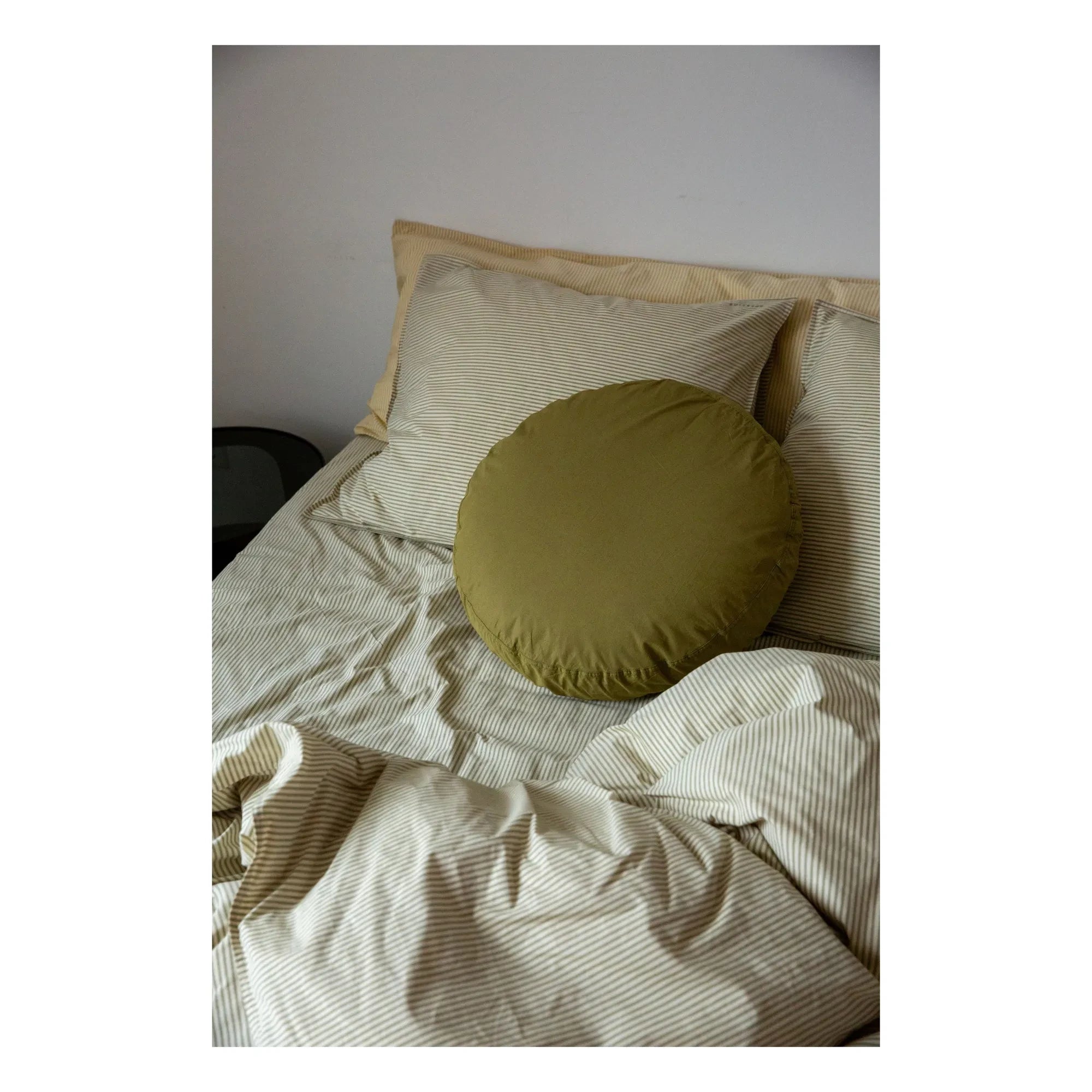 Suite 702 - Gestreifter Bettbezug aus Bio-Perkal – Olive-Creme | Olive