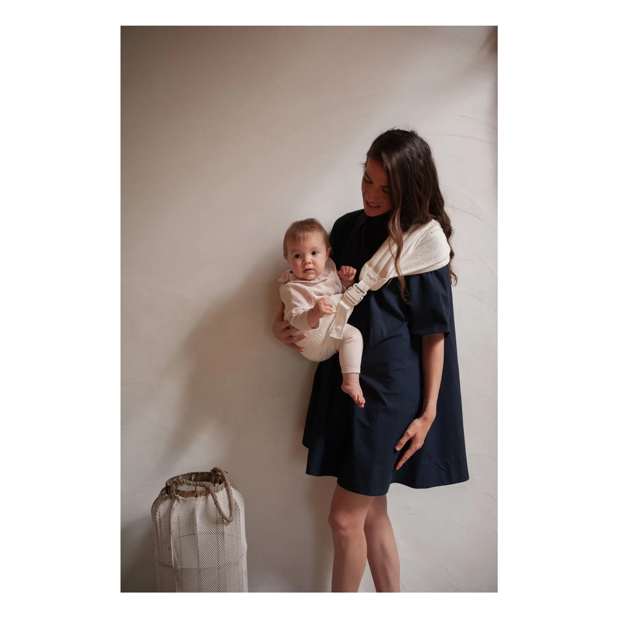 Mama Hangs - Babytrage Carry & Walk | Ecru