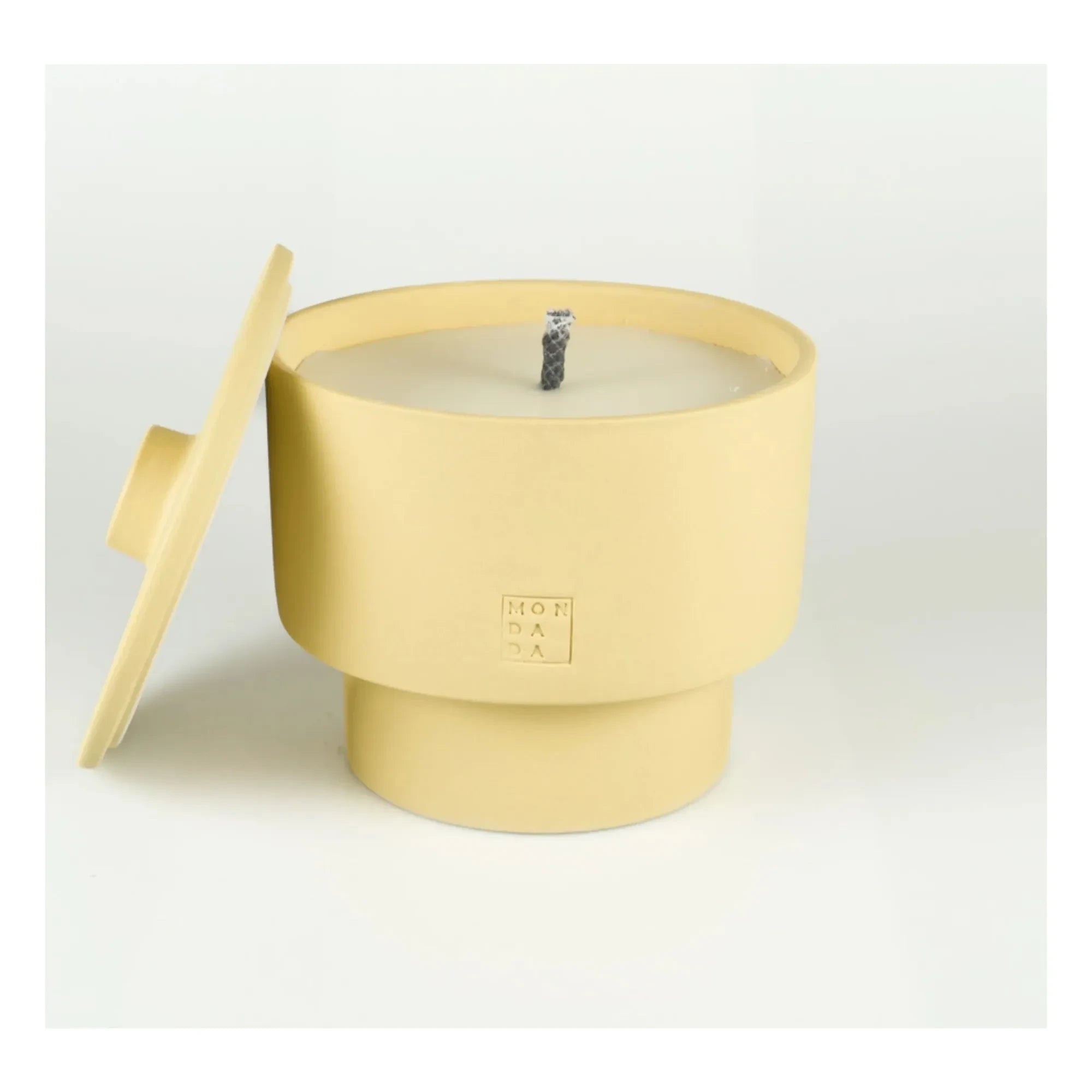 Mon Dada - June Sahara Three Outdoor-Kerze mit Deckel, neutral duftend | Blassgelb