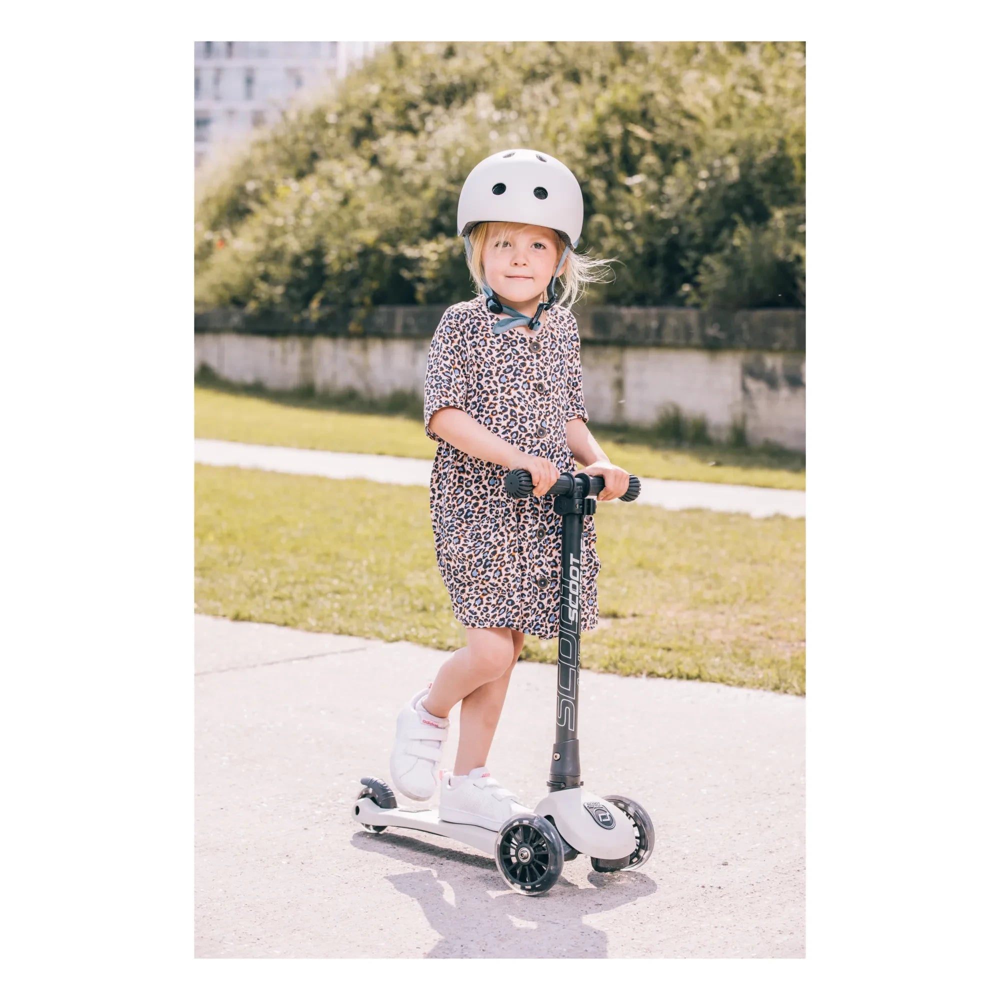 Scoot & Ride - Highwaykick 3 LED Scooter | Hellgrau