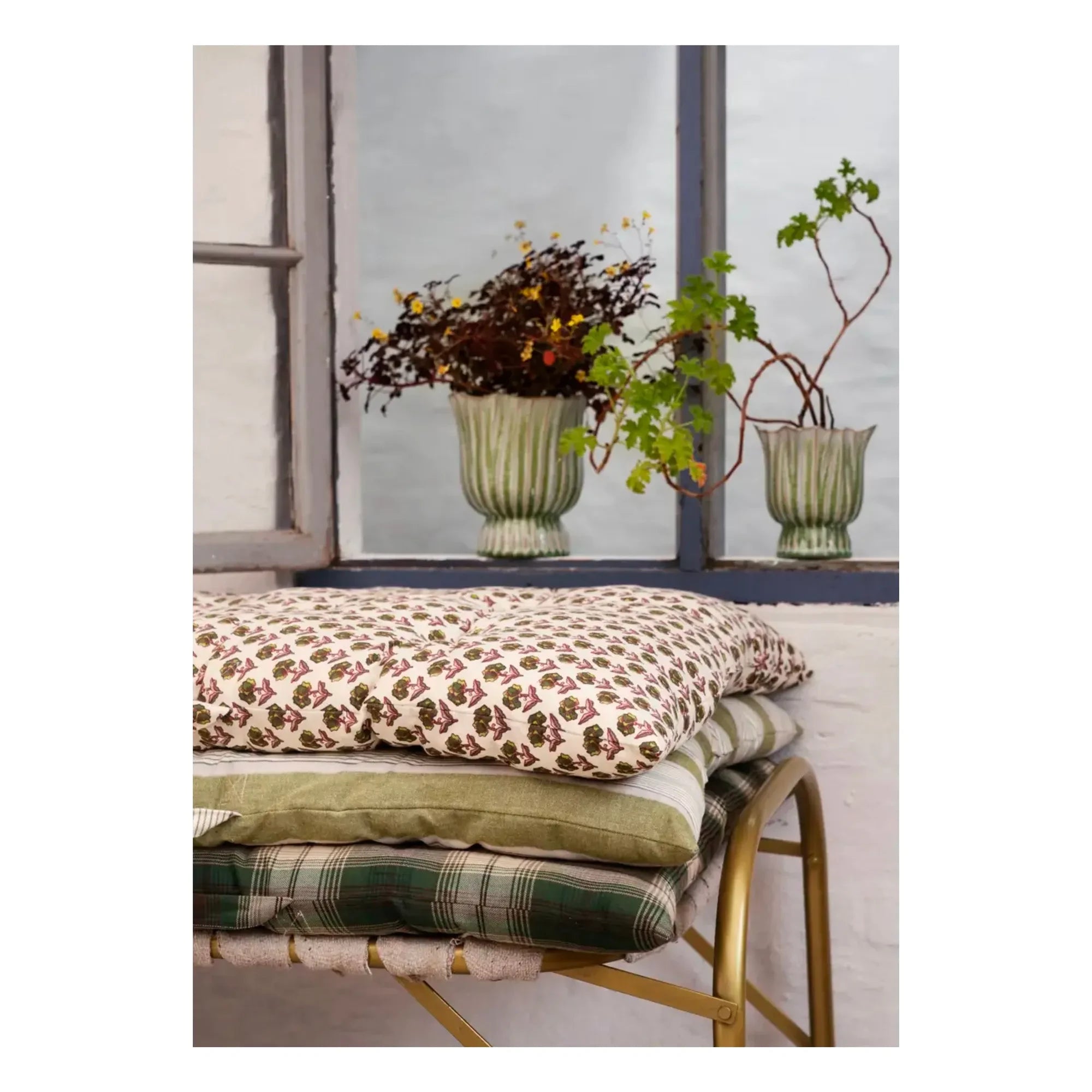 Madam Stoltz - Baumwoll-Teppich mit Blumenmuster | Creme