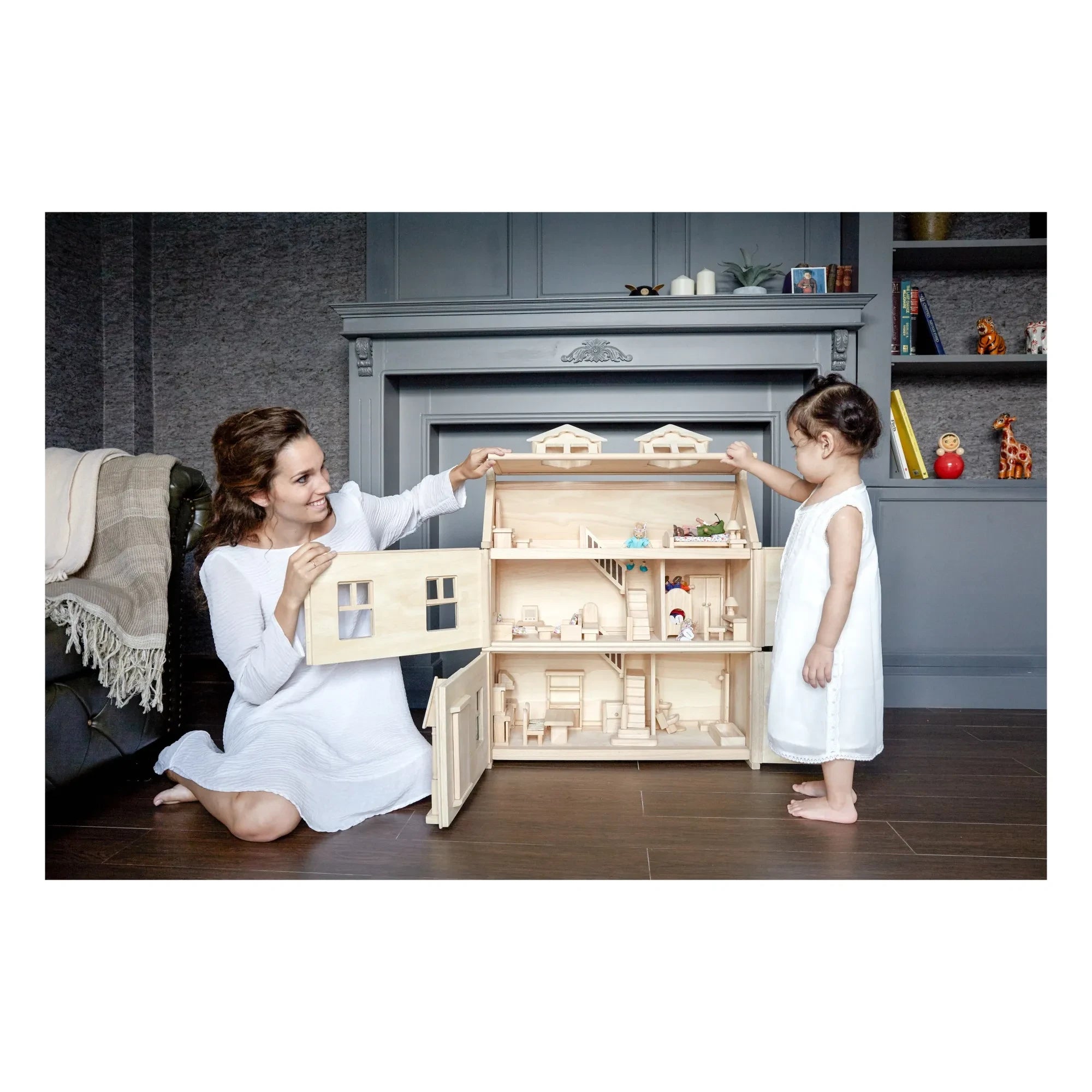 Plan Toys - Holzpuppenhaus im viktorianischen Stil