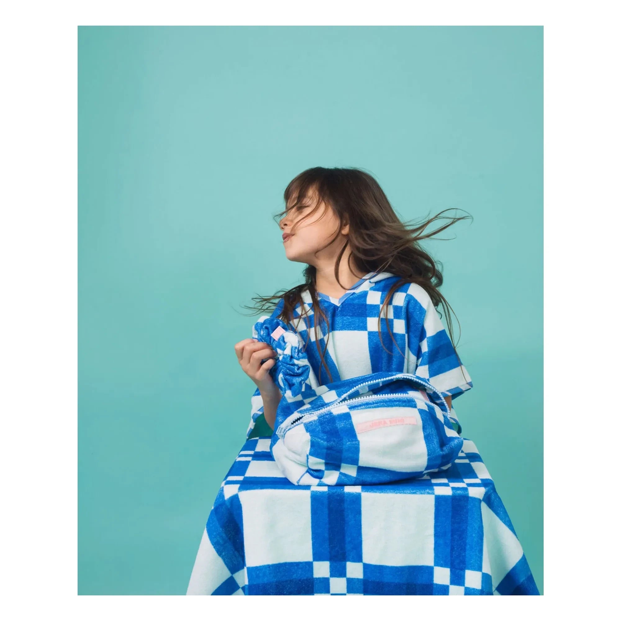 Jera Mini - Kariertes Handtuch-Poncho | Blau