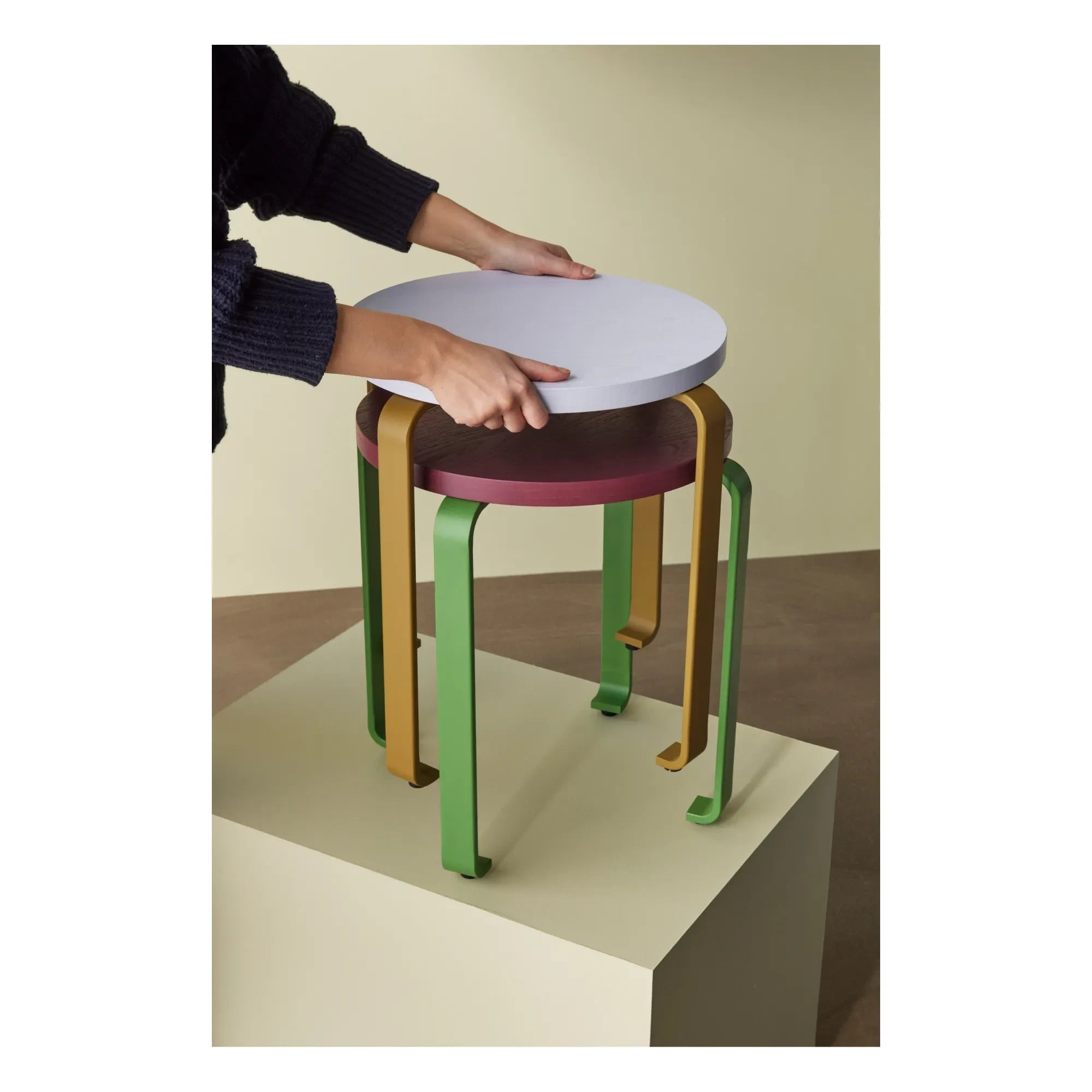 Hübsch - Smile Hocker | Khaki