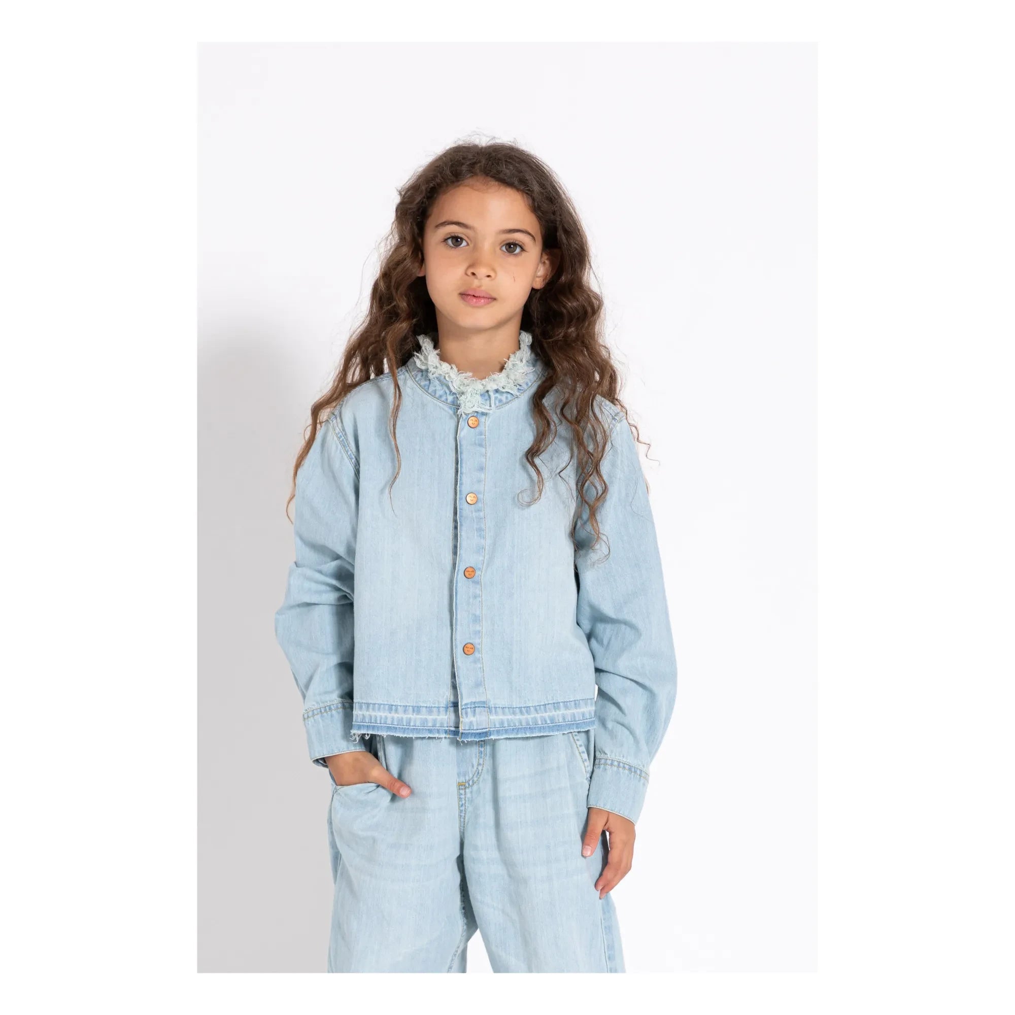 Finger in der Nase – Hena-Shirt | Gebleichter Denim