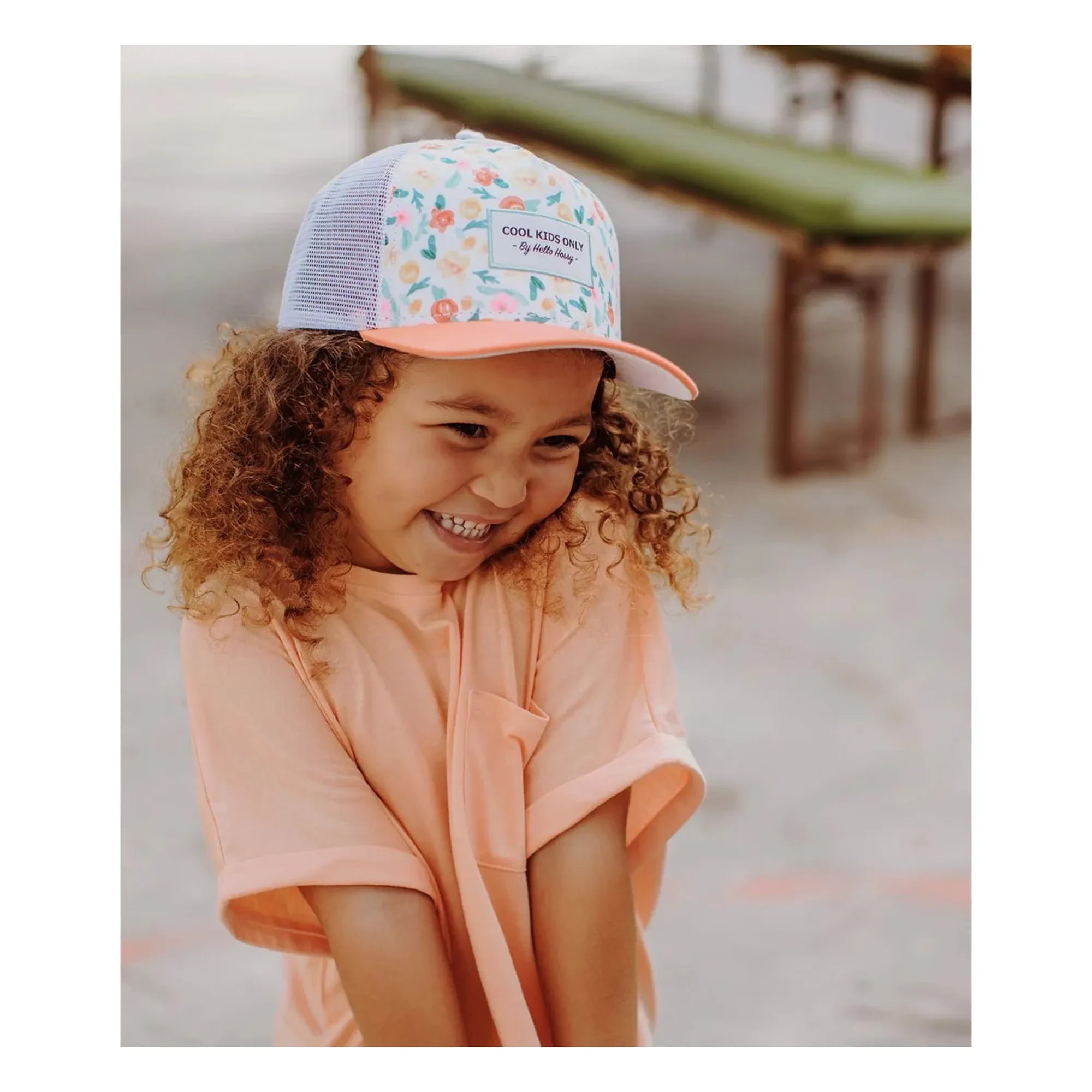 Hello Hossy - Orange Truckercap mit gebogenem Schirm, Aquarell-Design