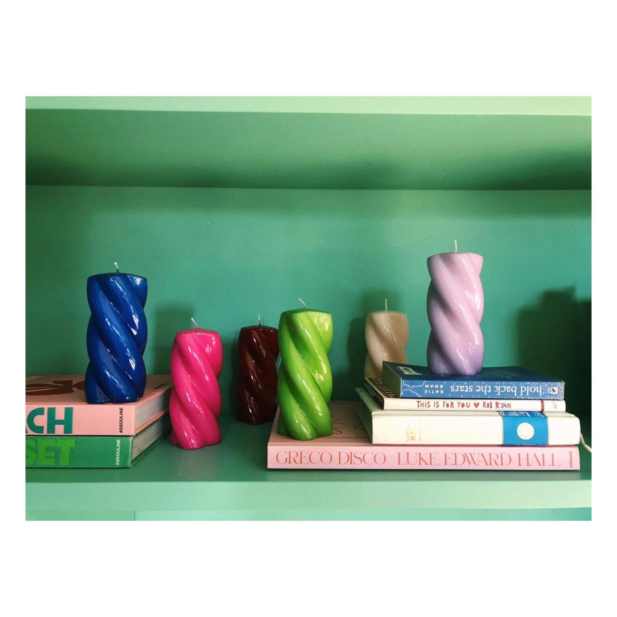Anna + Nina - Gedrehte Kerze - 15 cm | Lila