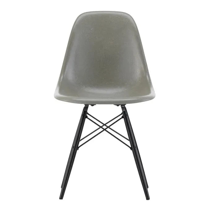 Vitra - DSW Fiberglas Stuhl - Charles & Ray Eames, 1950 | Eames Raw Umber