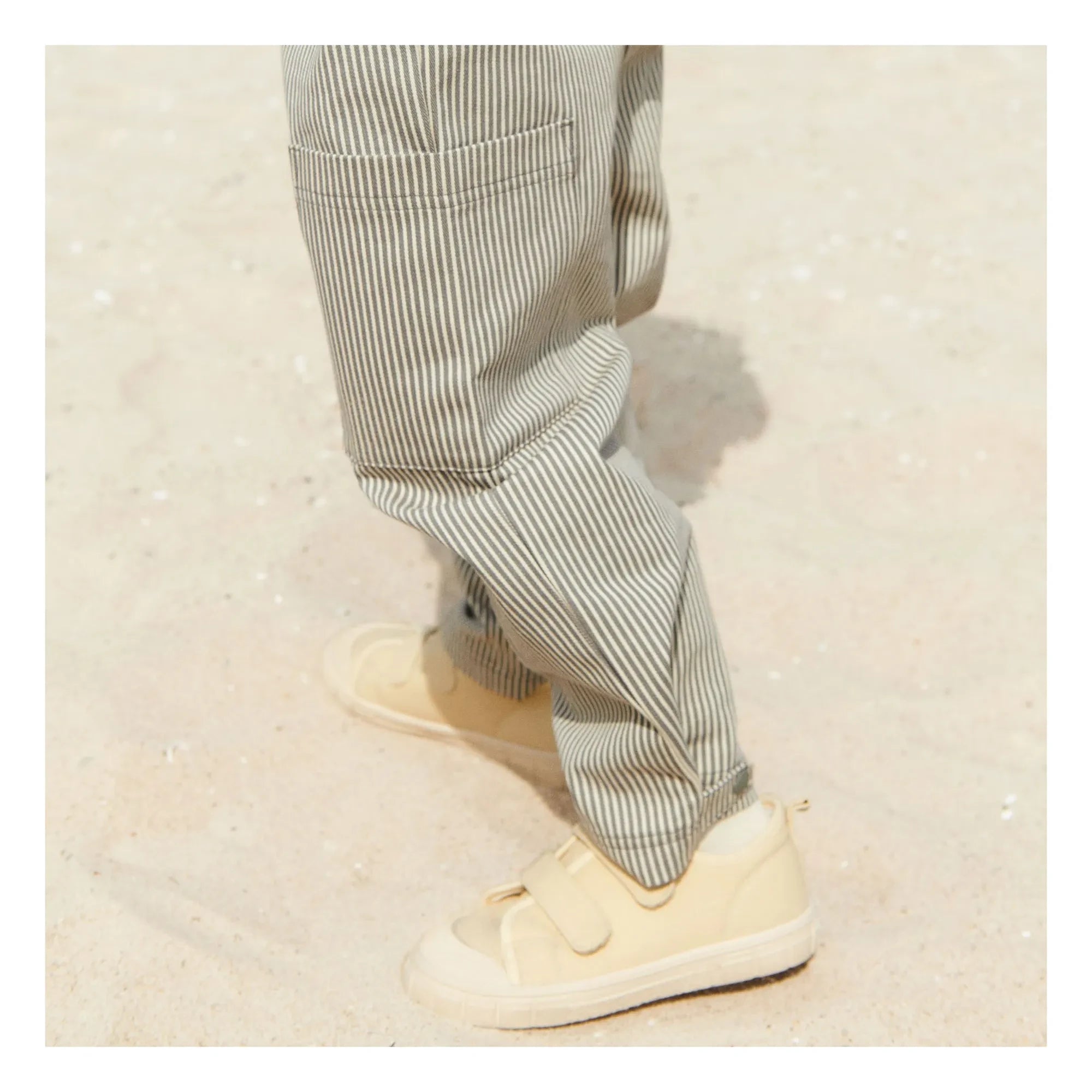 Wheat - Gestreifte Bio-Baumwollhose Kalloa | Grau