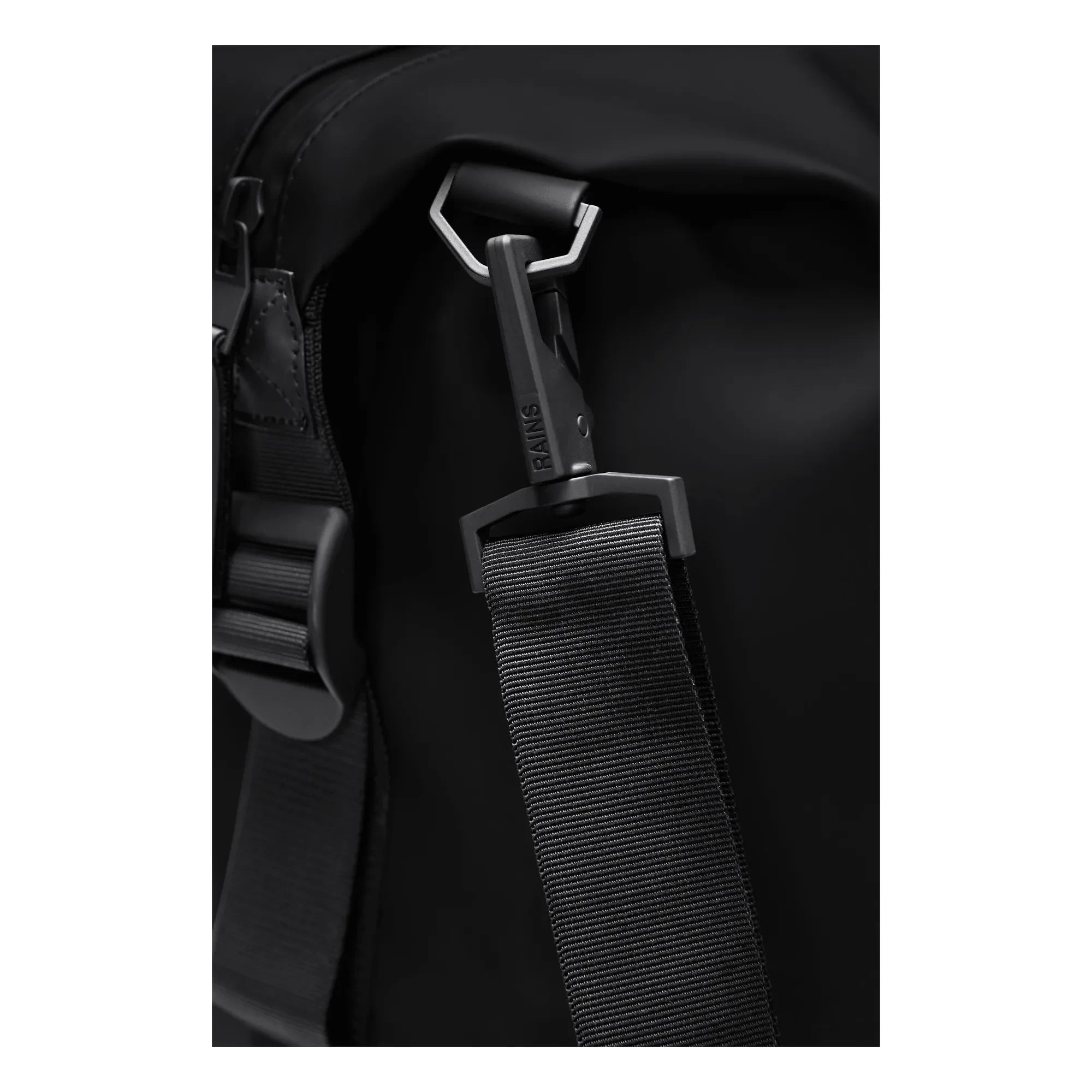 Rains - Hilo W3 Small Weekend Bag | Schwarz