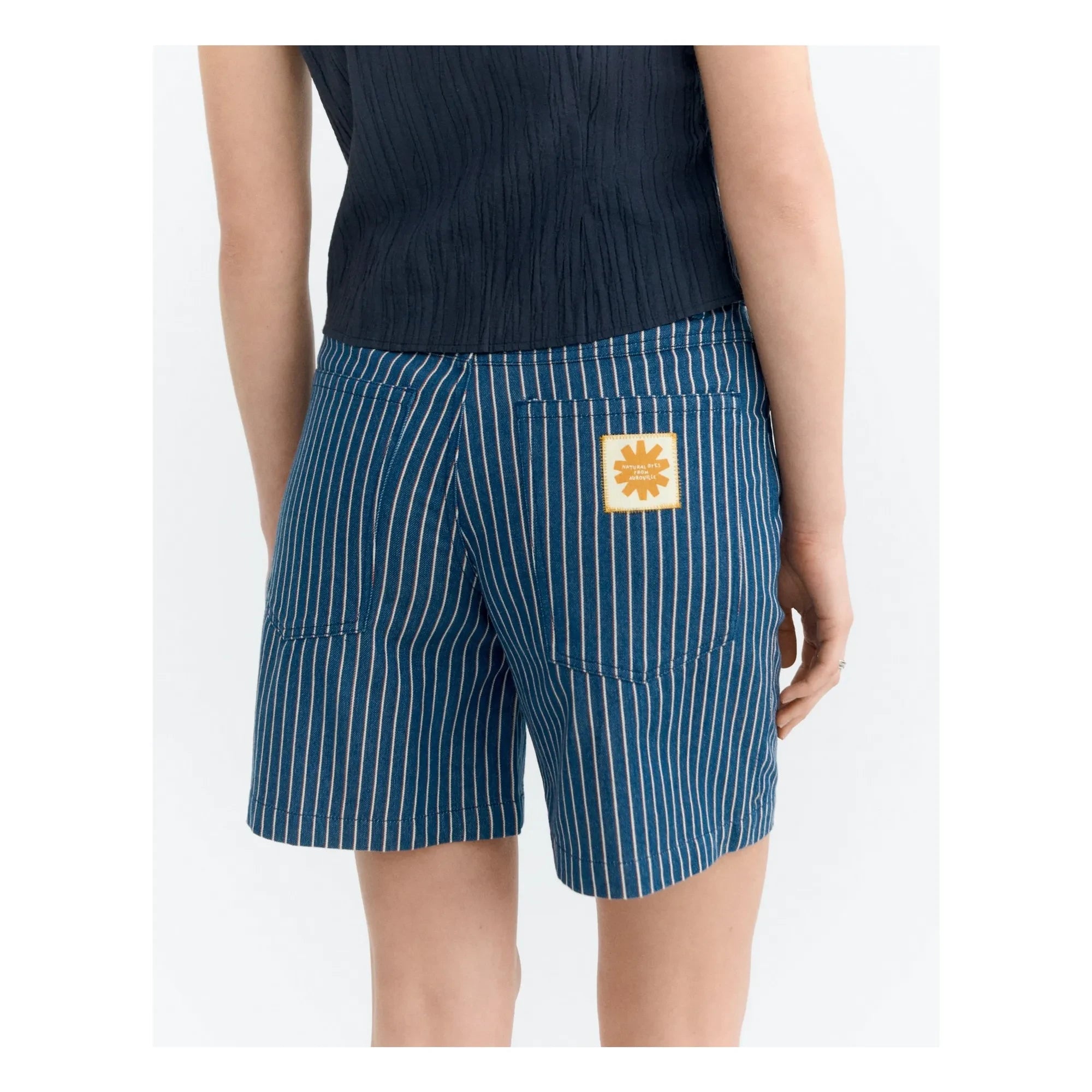 Thinking Mu - Luisa Gestreifte Bio-Baumwoll-Shorts | Grau-Blau