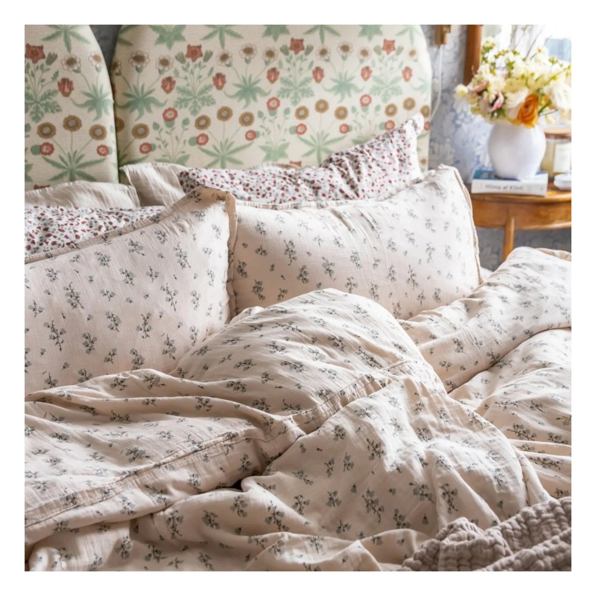 garbo&friends – Blaue Glocken Baumwoll-Chiffon Bettwäsche-Set | Creme
