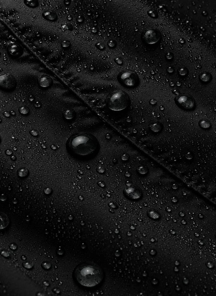 Töastie - Aus recyceltem Futterstoff gefütterte wasserdichte Windjacke | Schwarz