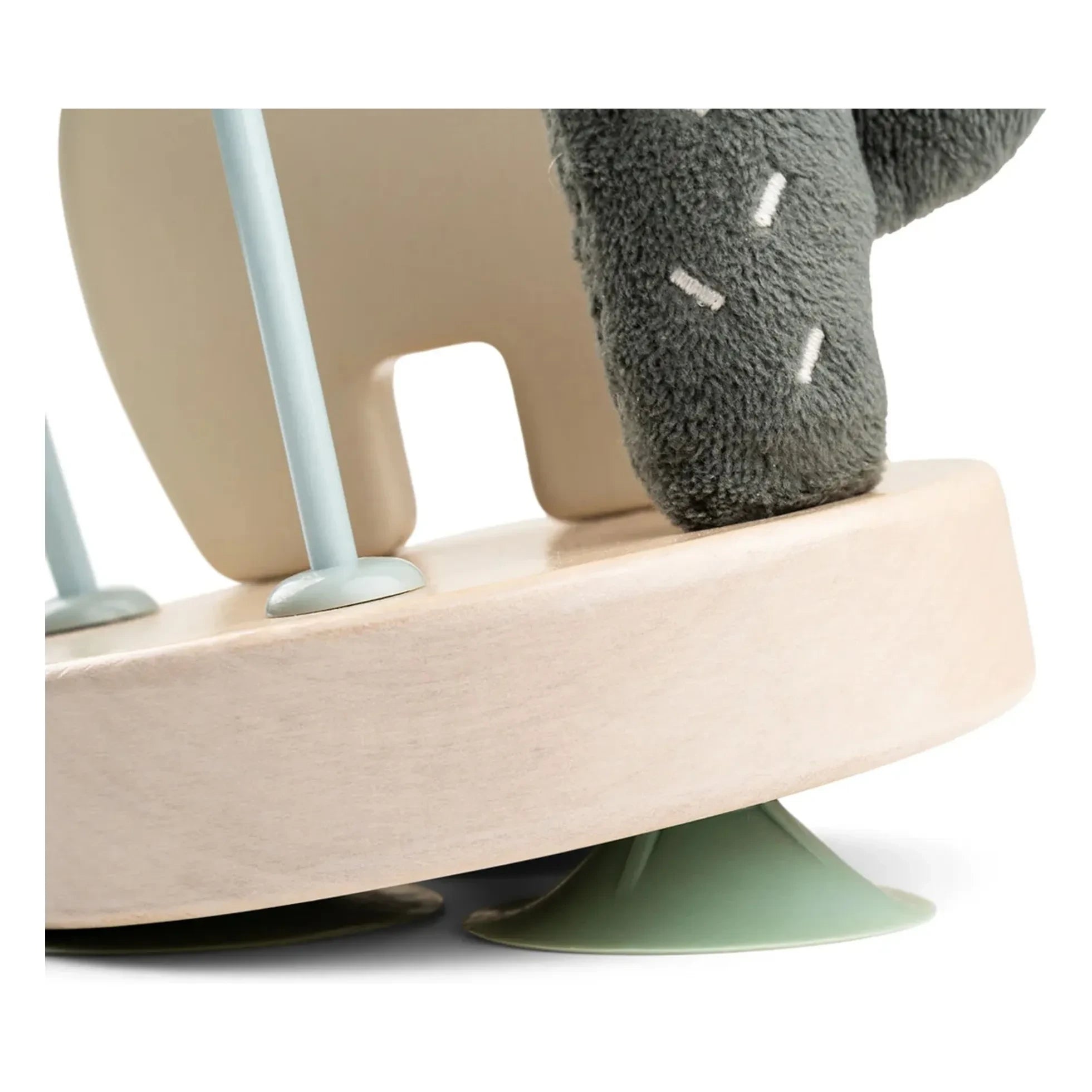 Done by deer - Lalee Saugnapf-Spielzeug | Sand