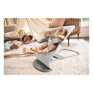 BabyBjörn – Bliss Gemusterte Gewebe-Jersey-Babywippe | Hellgrau