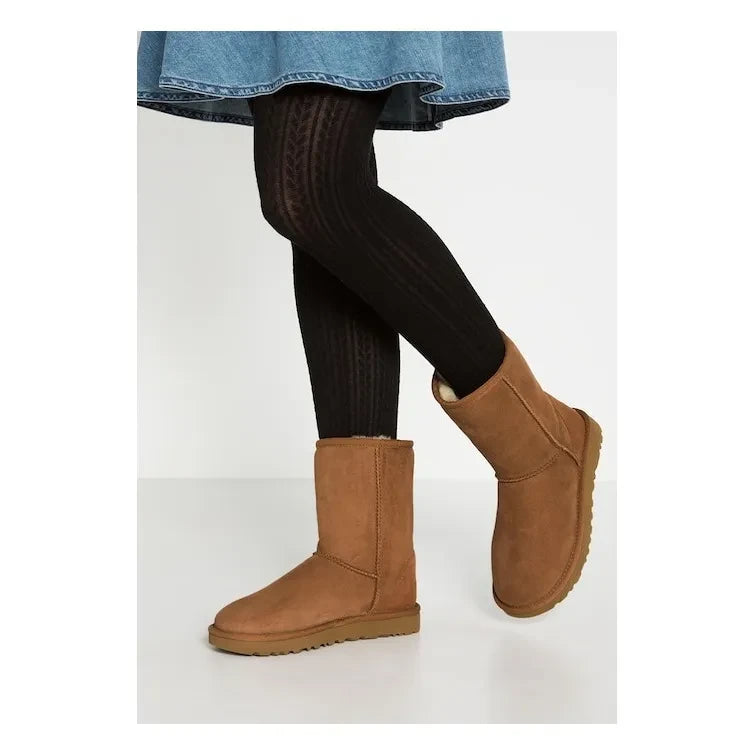 UGG - Classic II Fell-Wildlederstiefel | Karamell