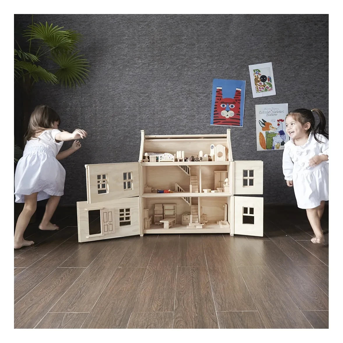 Plan Toys - Holzpuppenhaus im viktorianischen Stil