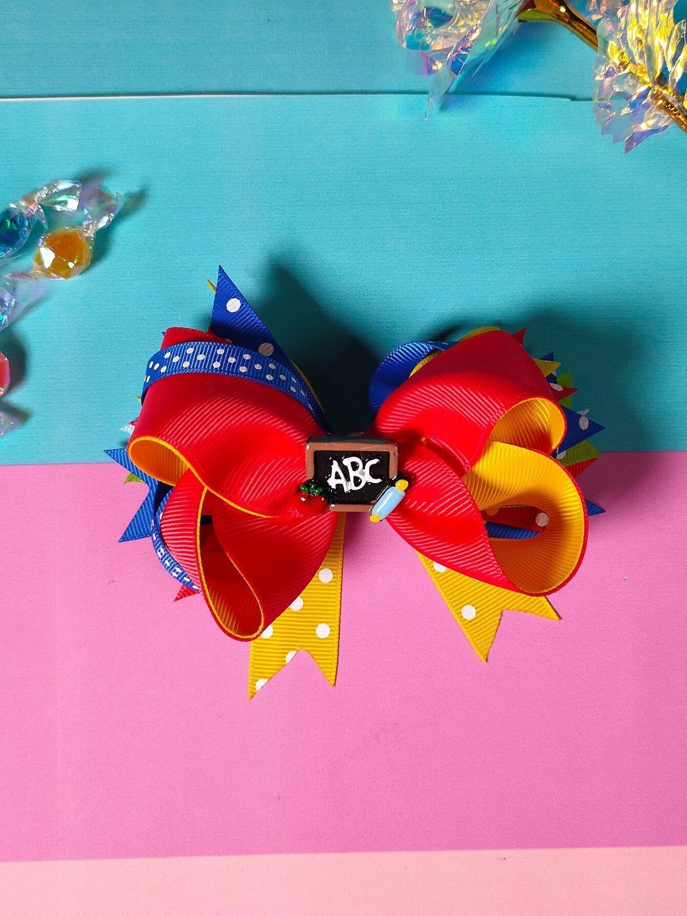 Dinossi – Haarspange für Mädchen im Schul-ABC-Design 