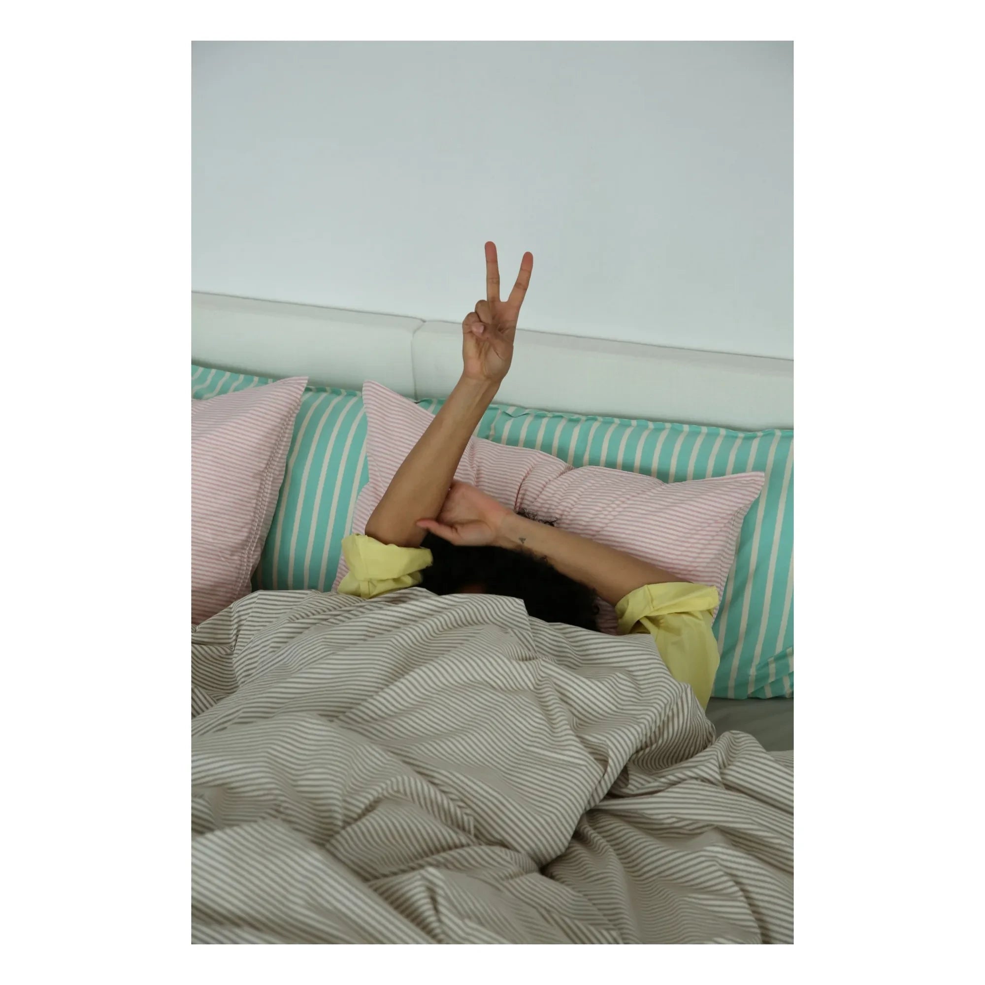 Suite 702 - Gestreifter Baumwollkissenbezug | Rosa