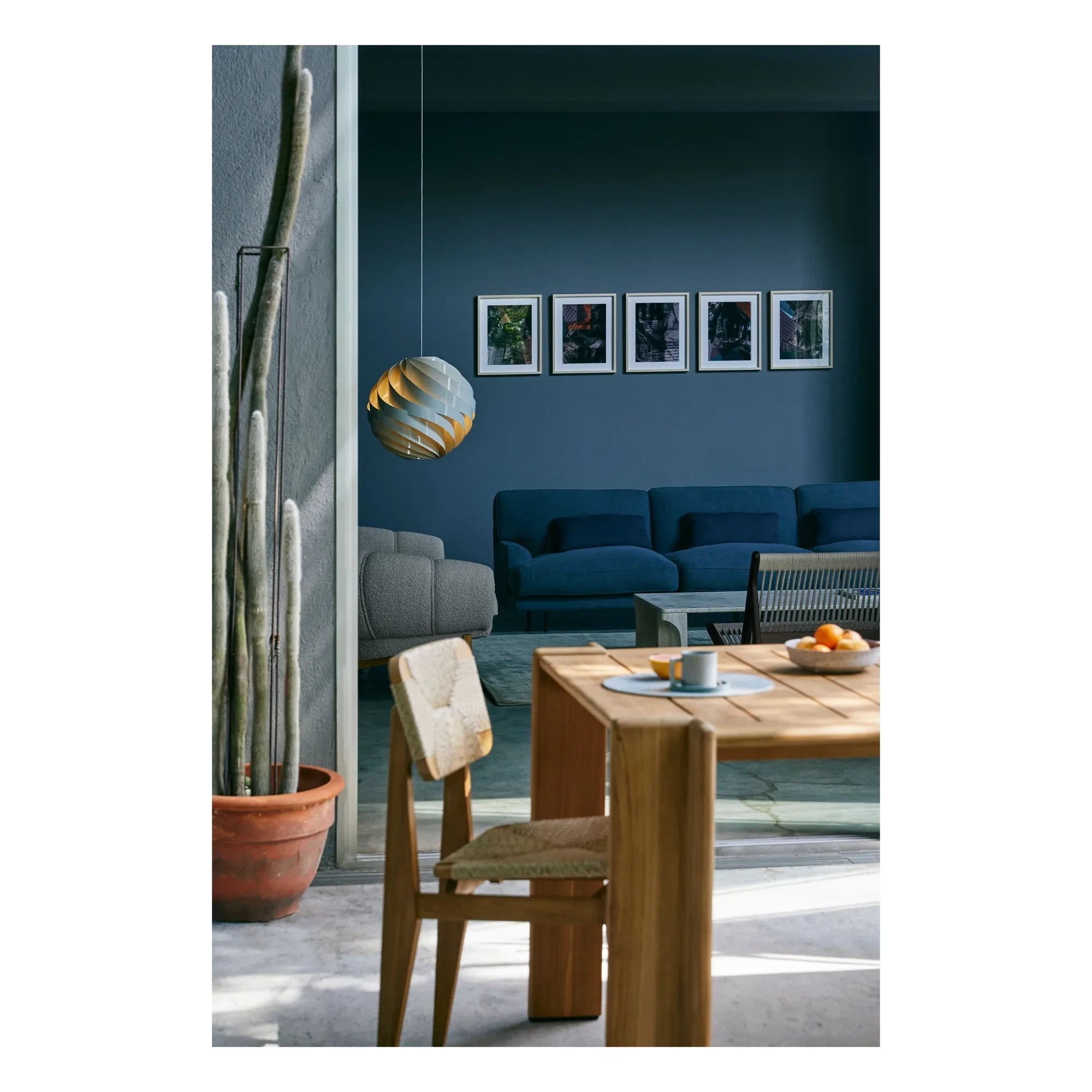 Gubi – Marcel Gascoin Outdoor-Stuhl mit geflochtener Sitzfläche