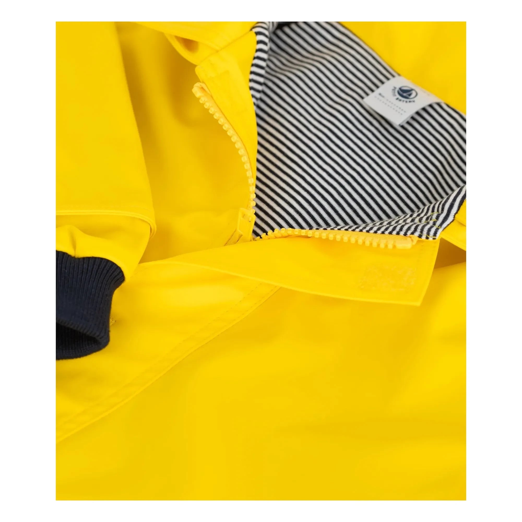 Petit Bateau – Regenjacke aus recycelten Fasern | Gelb