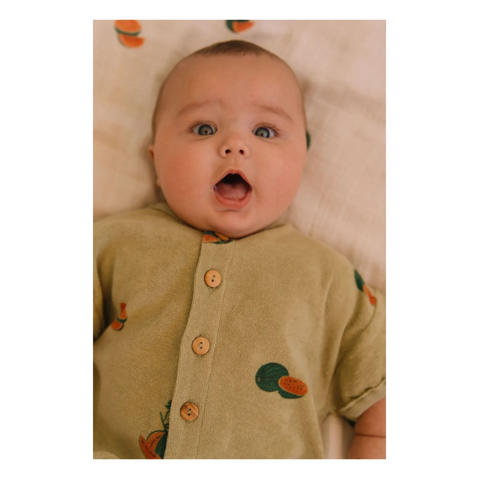 Studio Bohème - Bebecito Watermelon Bio-Baumwoll-Frottee Strampler | Khaki