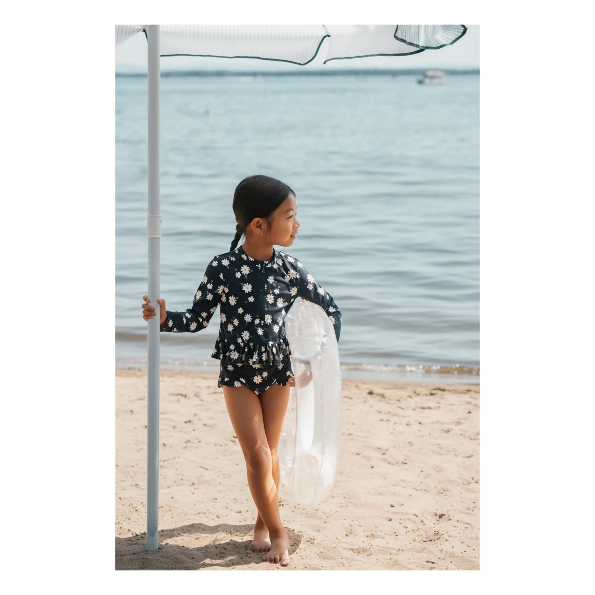Petit Lem - Geblümtes UV-Schutz-T-Shirt und Höschen-Set aus recycelten Fasern | Marineblau