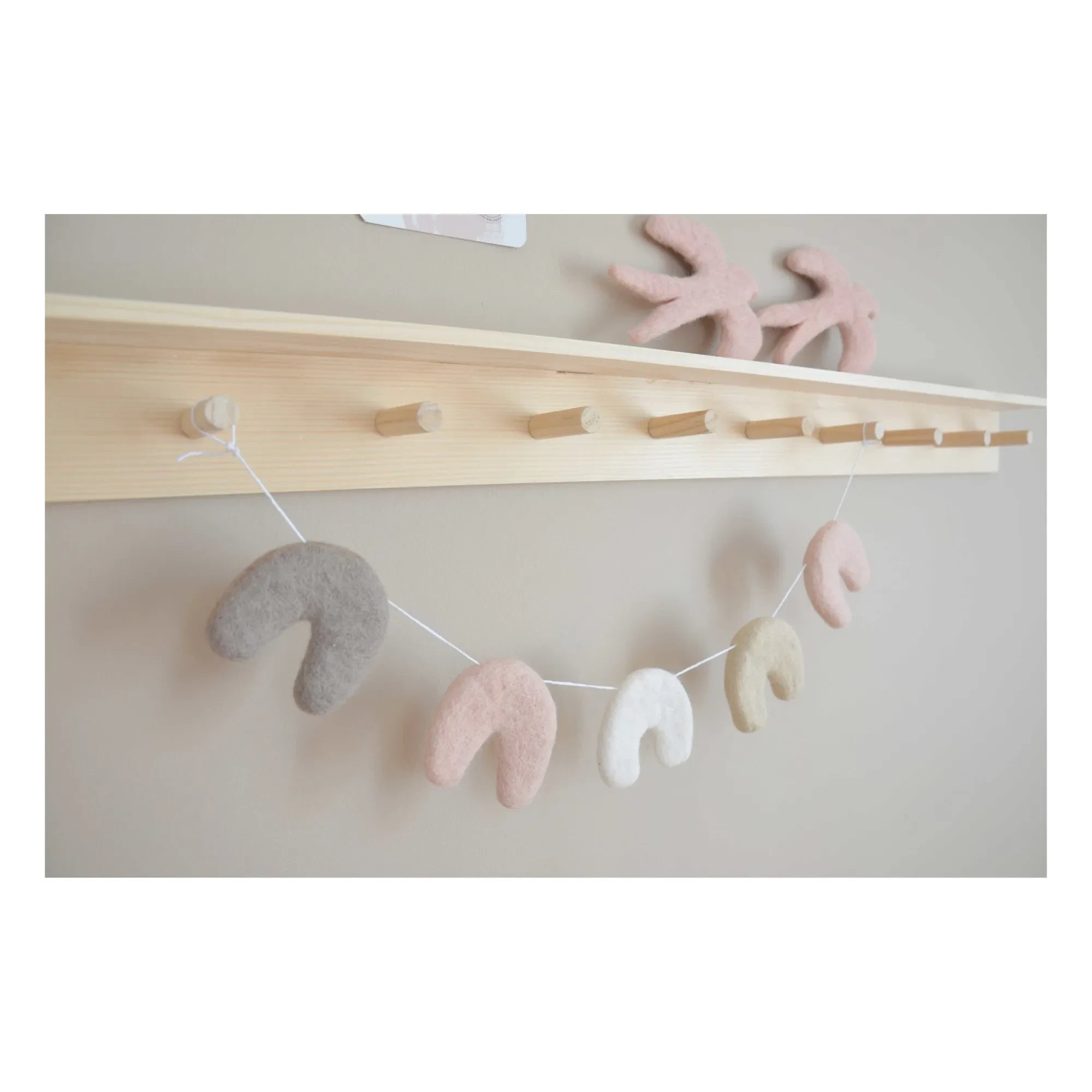 Calm – Girlande aus Filzwolle | Hellrosa