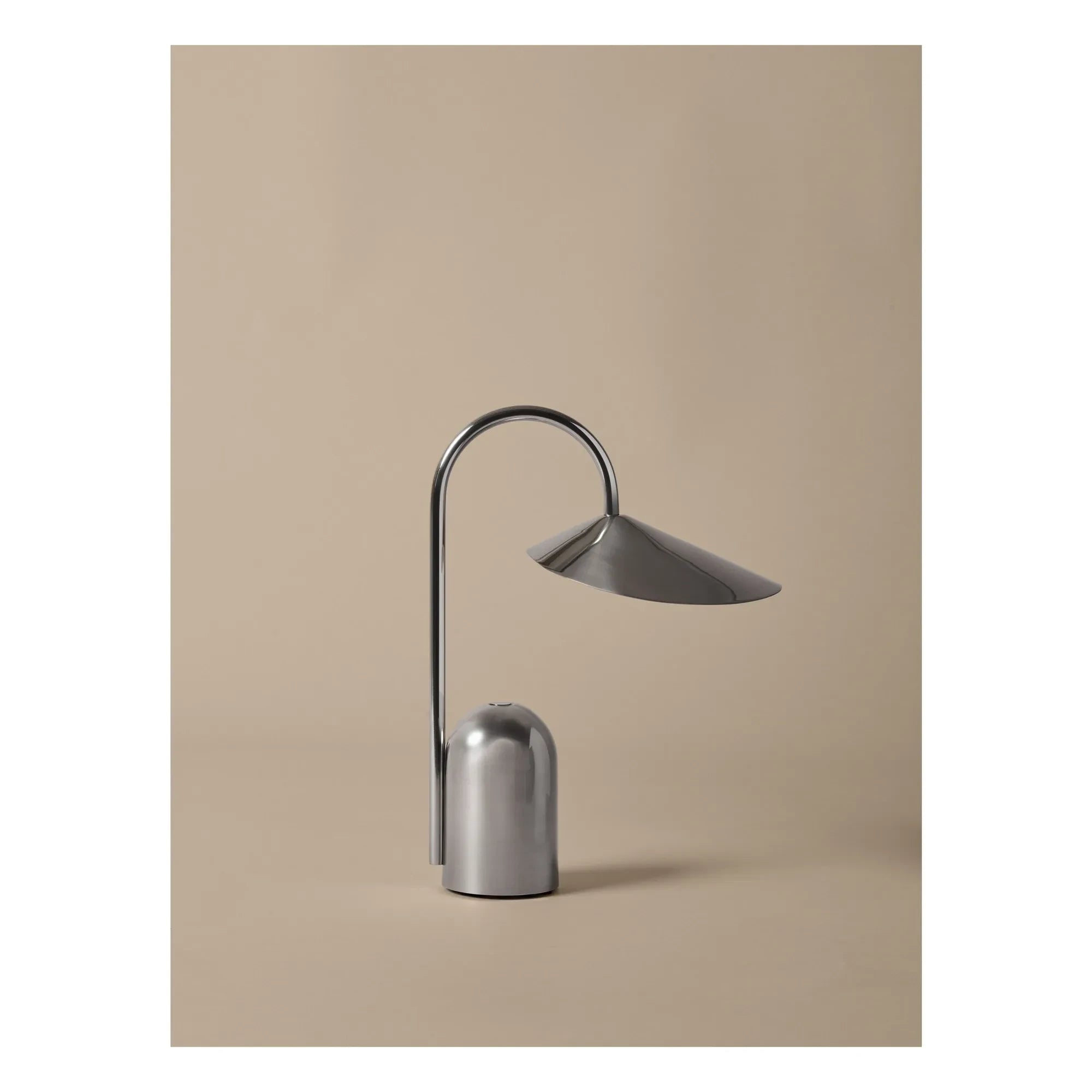 Ferm Living - Arum Tischlampe | Stahl