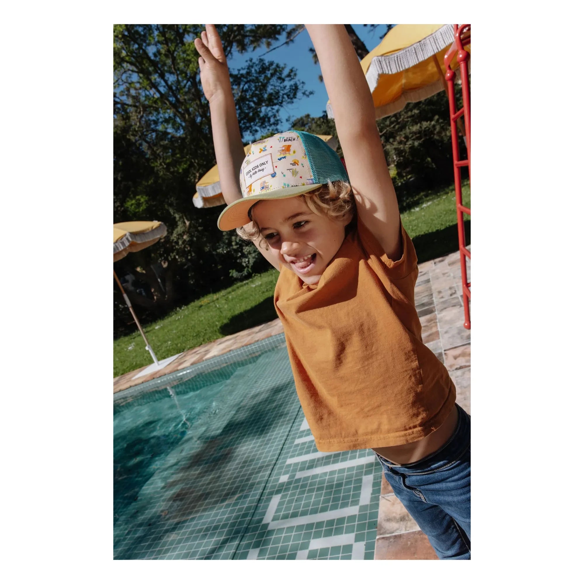 Hello Hossy - Trucker-Kappe mit geschwungenem Schirm Miami Beach Recycelte Fasern | Beige