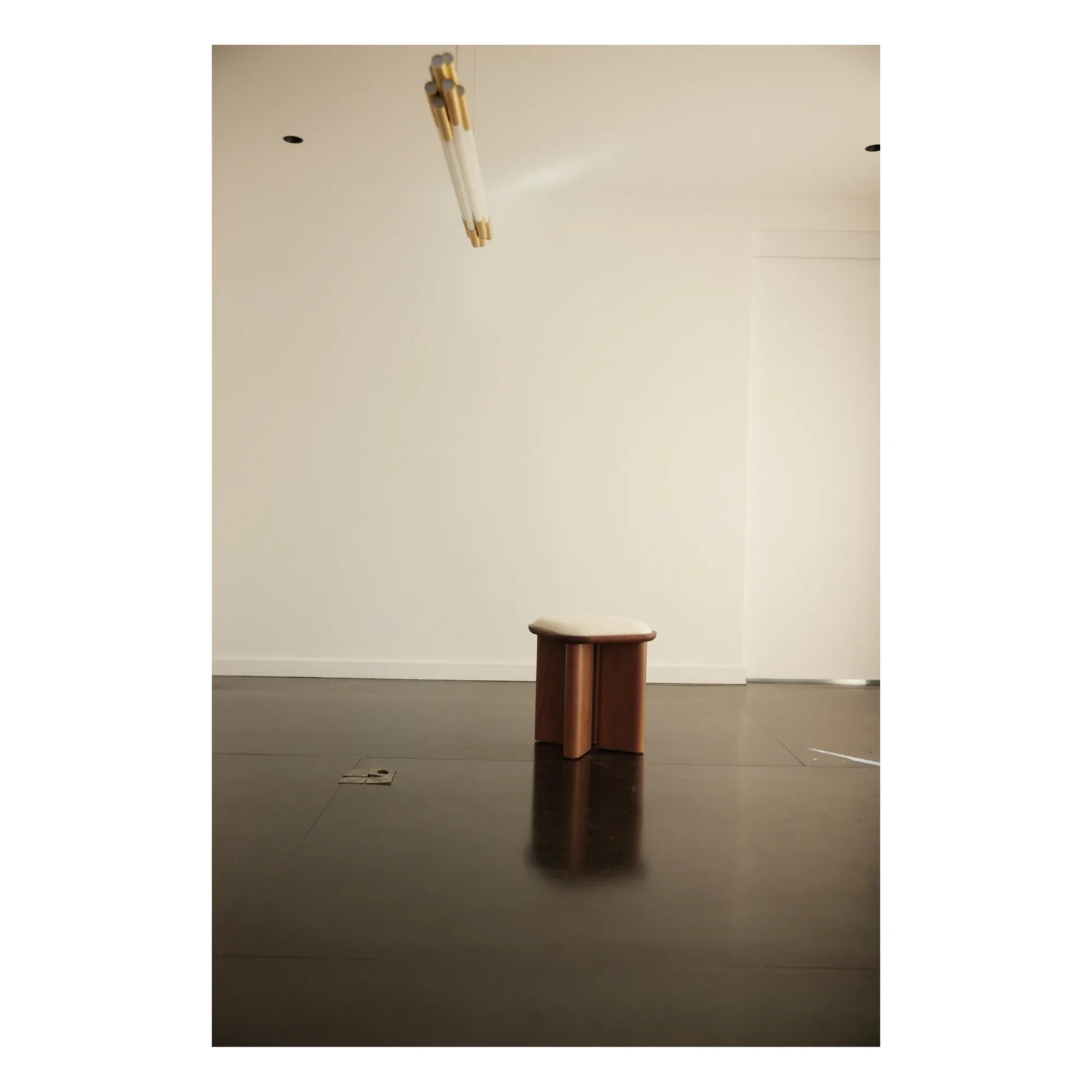Gabrielle Paris - Lazarus Pouf | Walnuss